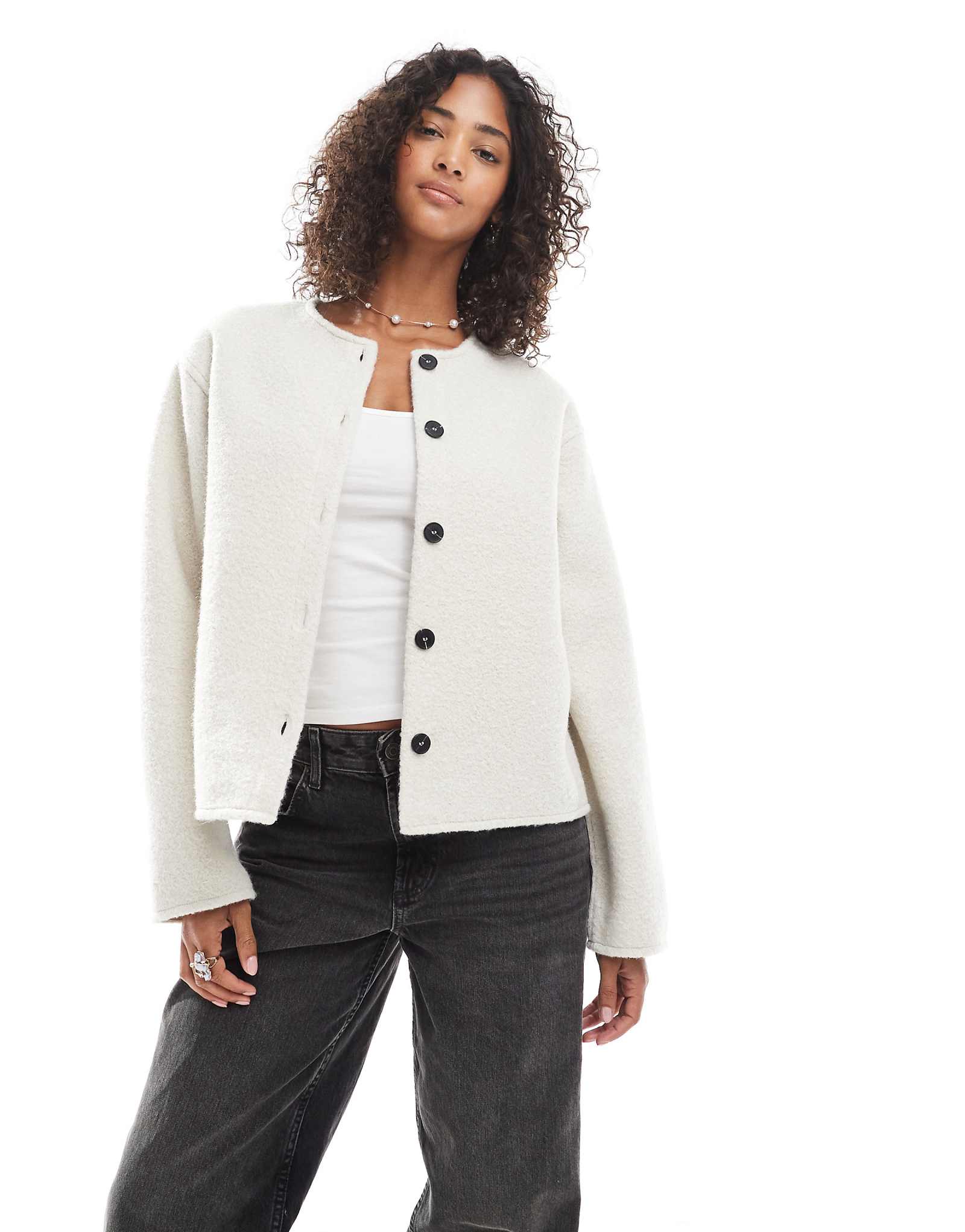 Короткий жакет тедди из кусочков кремового цвета 13290₽