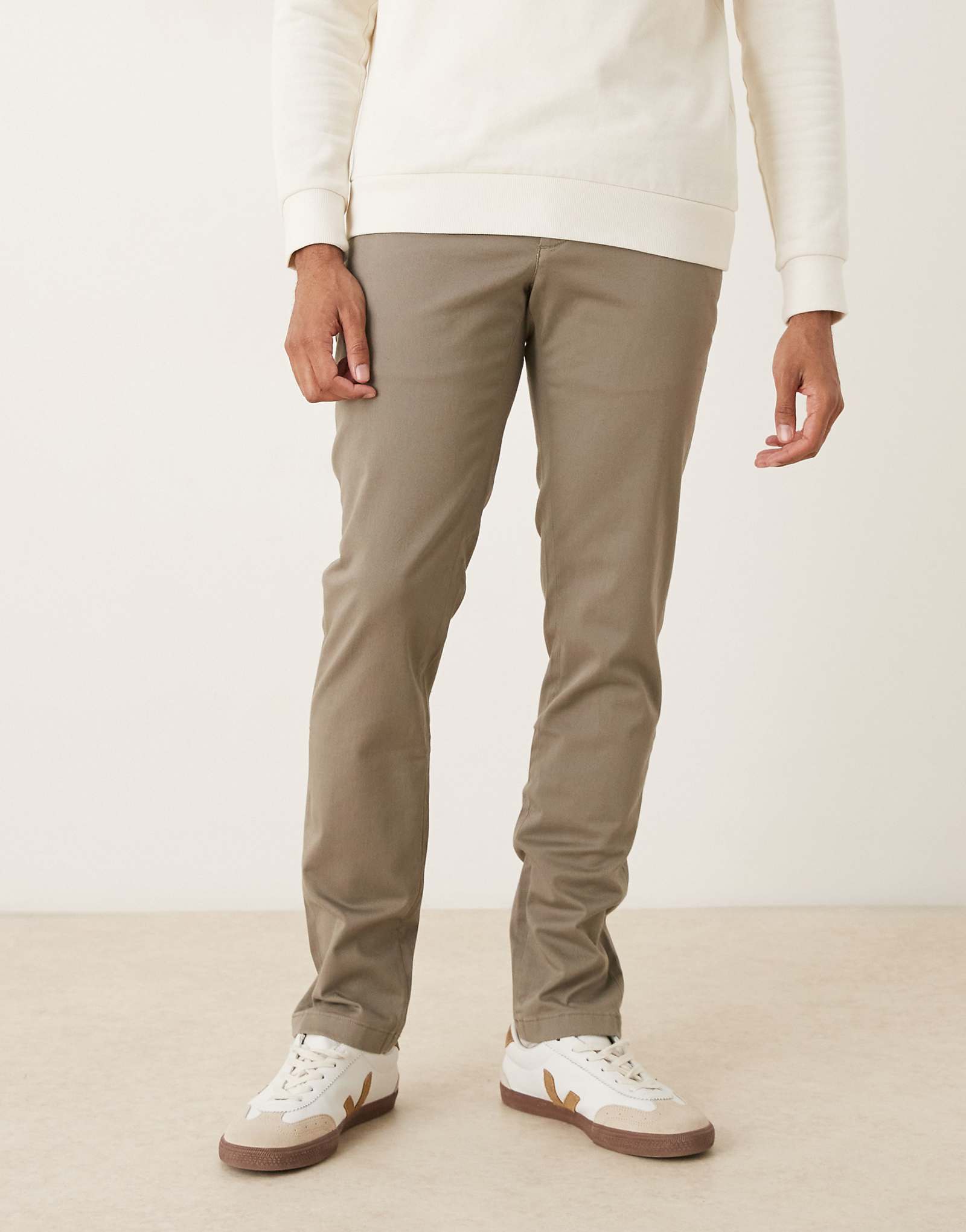 Облегающие брюки из хлопка Mango серого цвета 12990₽