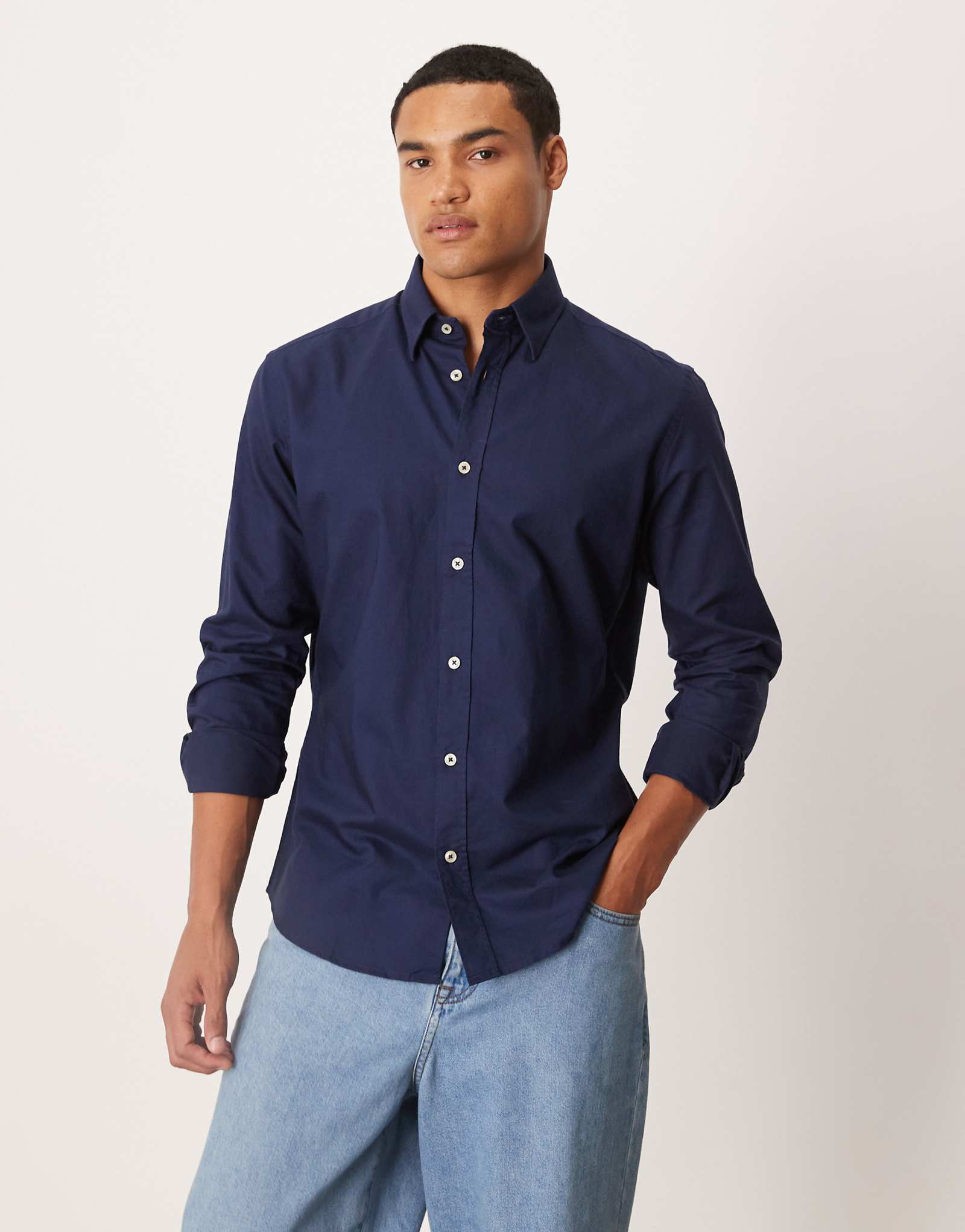 Рубашка из 100 хлопка Mango темно-синего цвета 14290₽