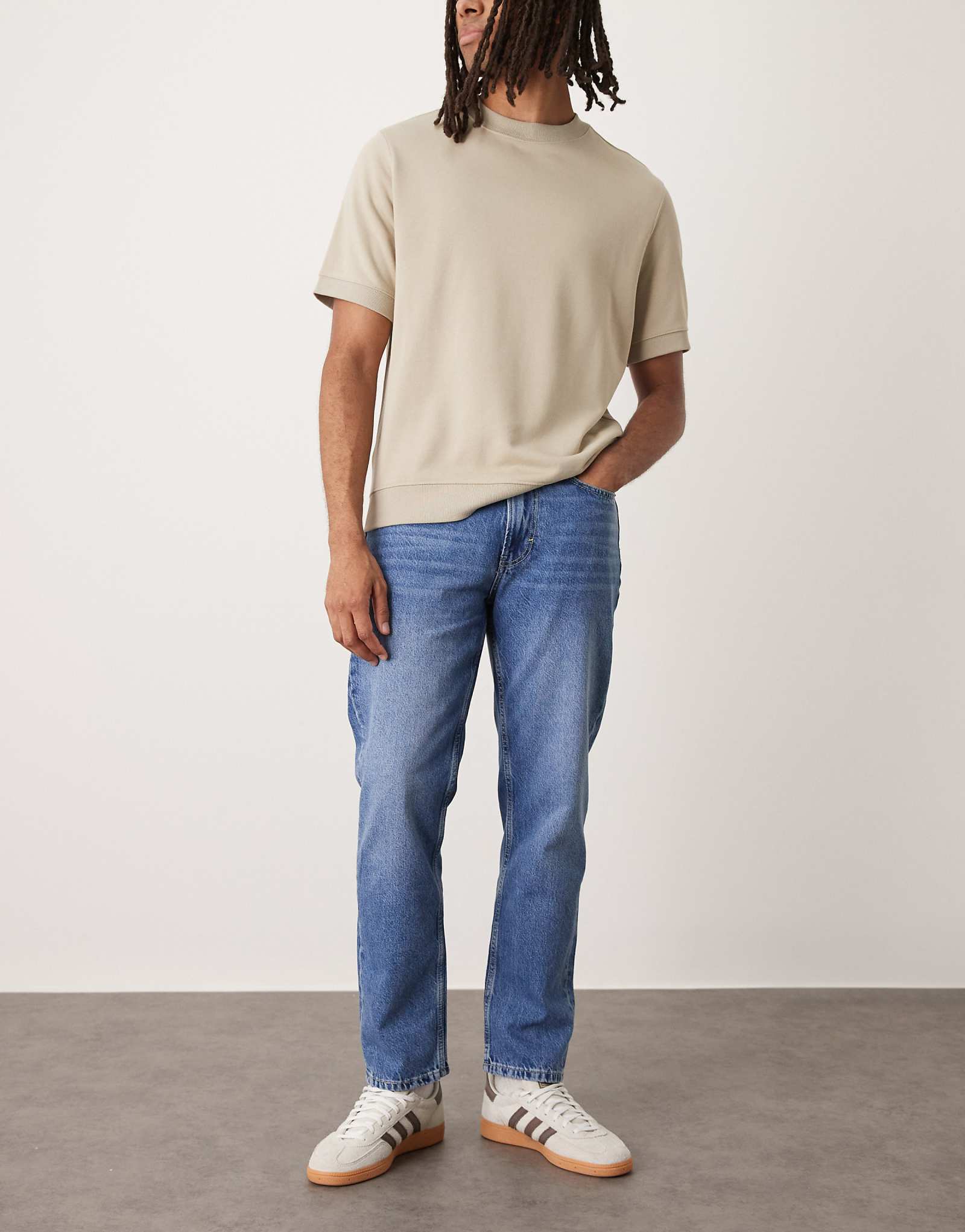 Прямые хлопчатобумажные джинсы Mango Lori средне-синего цвета 17590₽