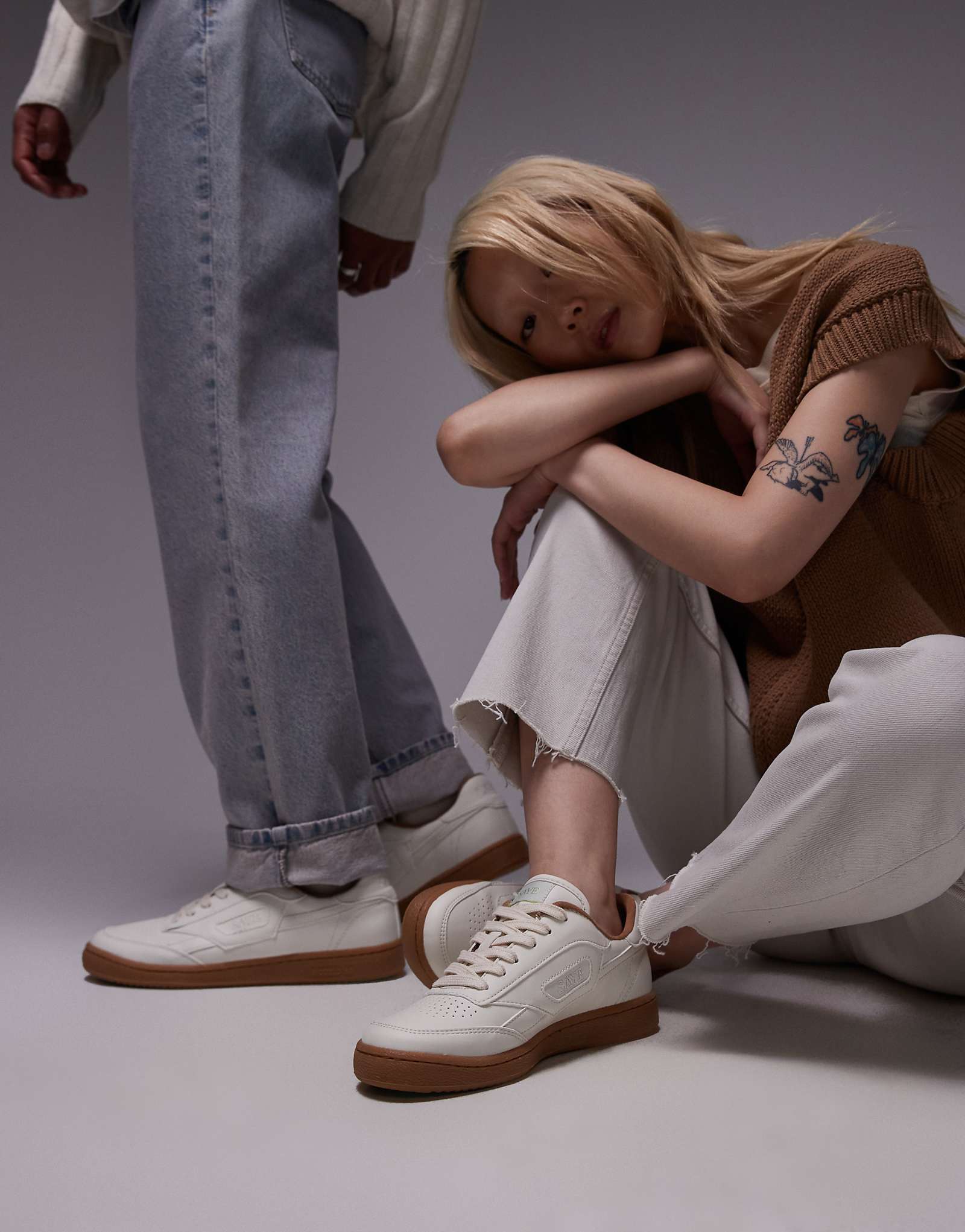 Кроссовки Saye унисекс Modelo '89 темно-белого цвета с резиновой подошвой