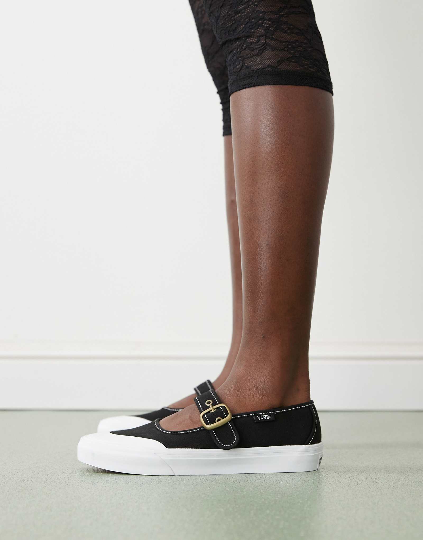 Паруси кроссовки Vans Mary Jane черного цвета 9990₽