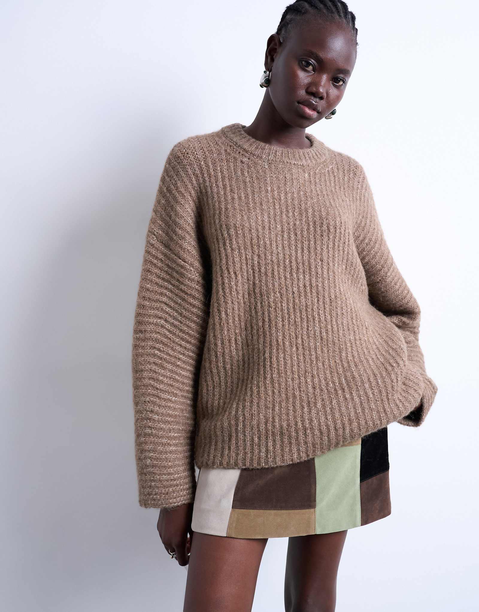 Коричневый свитер с воздушными рукавами из ребристой вязки Topshop коричневого цвета 13690₽