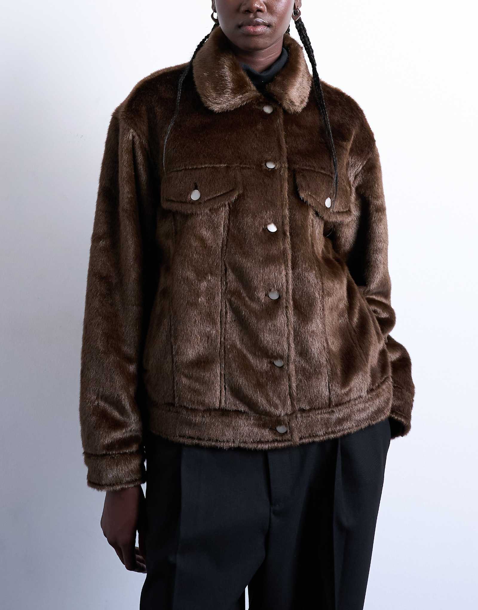 Куртка дальнобойщика в западном стиле из искусственного меха пони Topshop коричневого цвета 20690₽