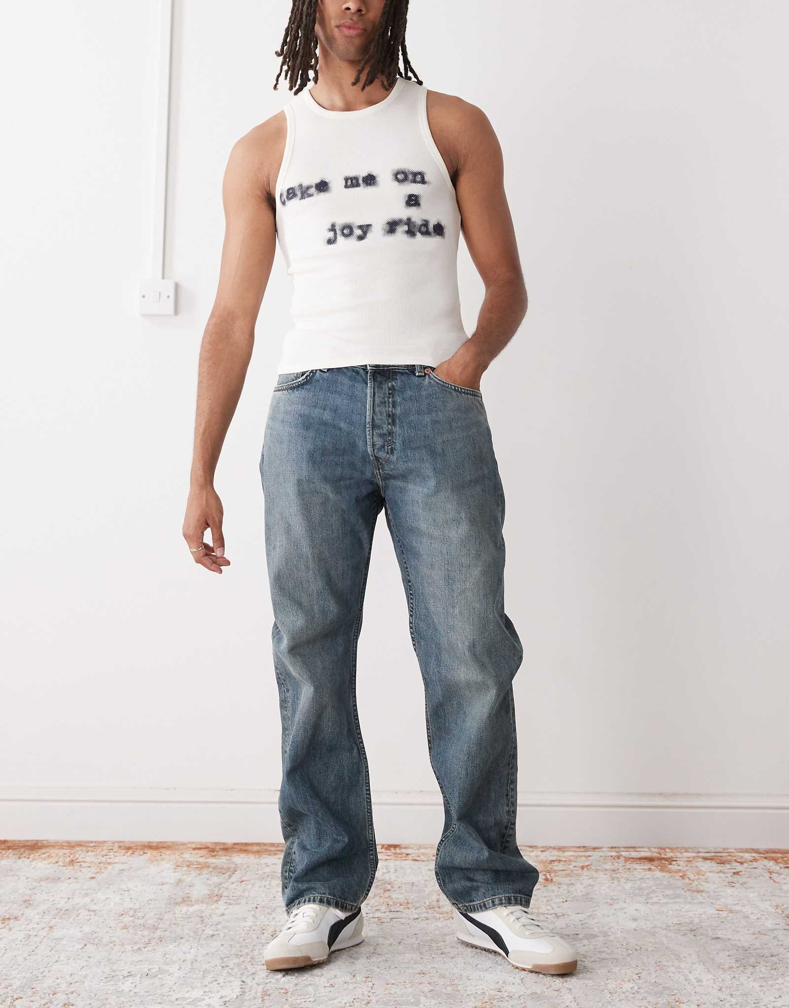 Джинсы свободного покроя с прямыми штанинами в винтажном синем цвете с эффектом стирки 17790₽