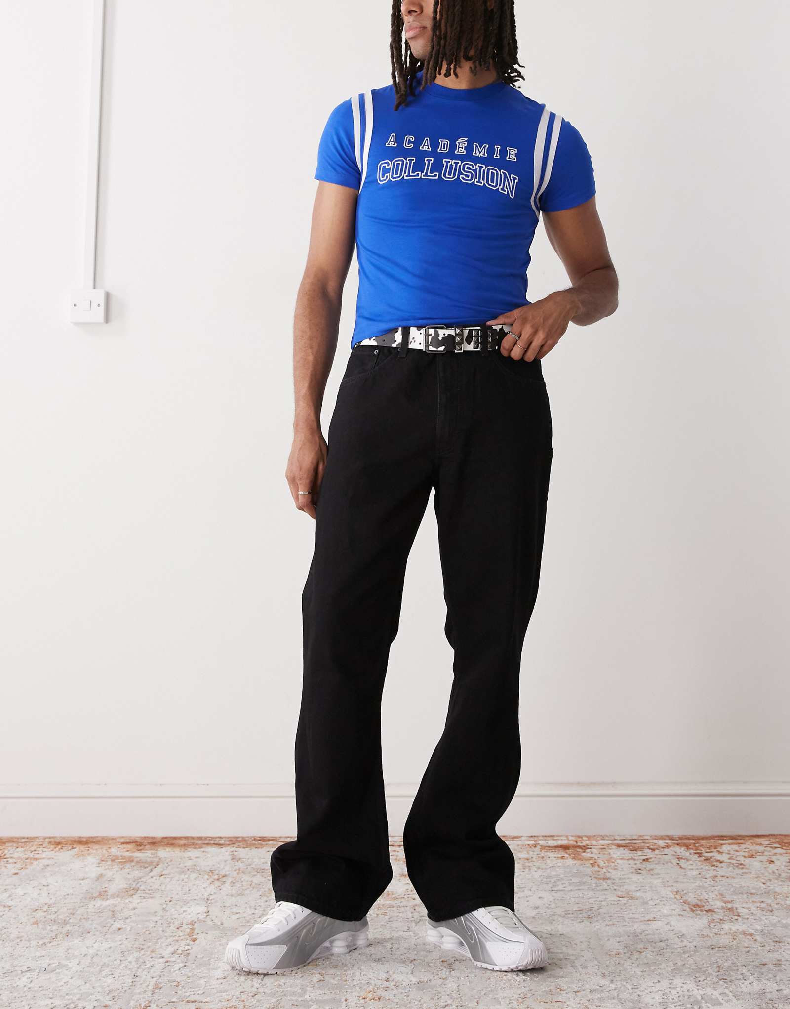 Черные джинсы-клеш свободного кроя от Weekday Mercury черного цвета 17790₽