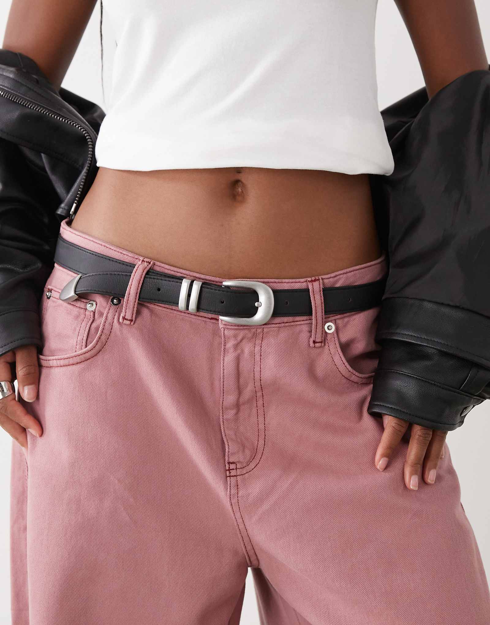 Повседневный тонкий пояс в стиле вестерн с серебряной пряжкой черного цвета 8190₽