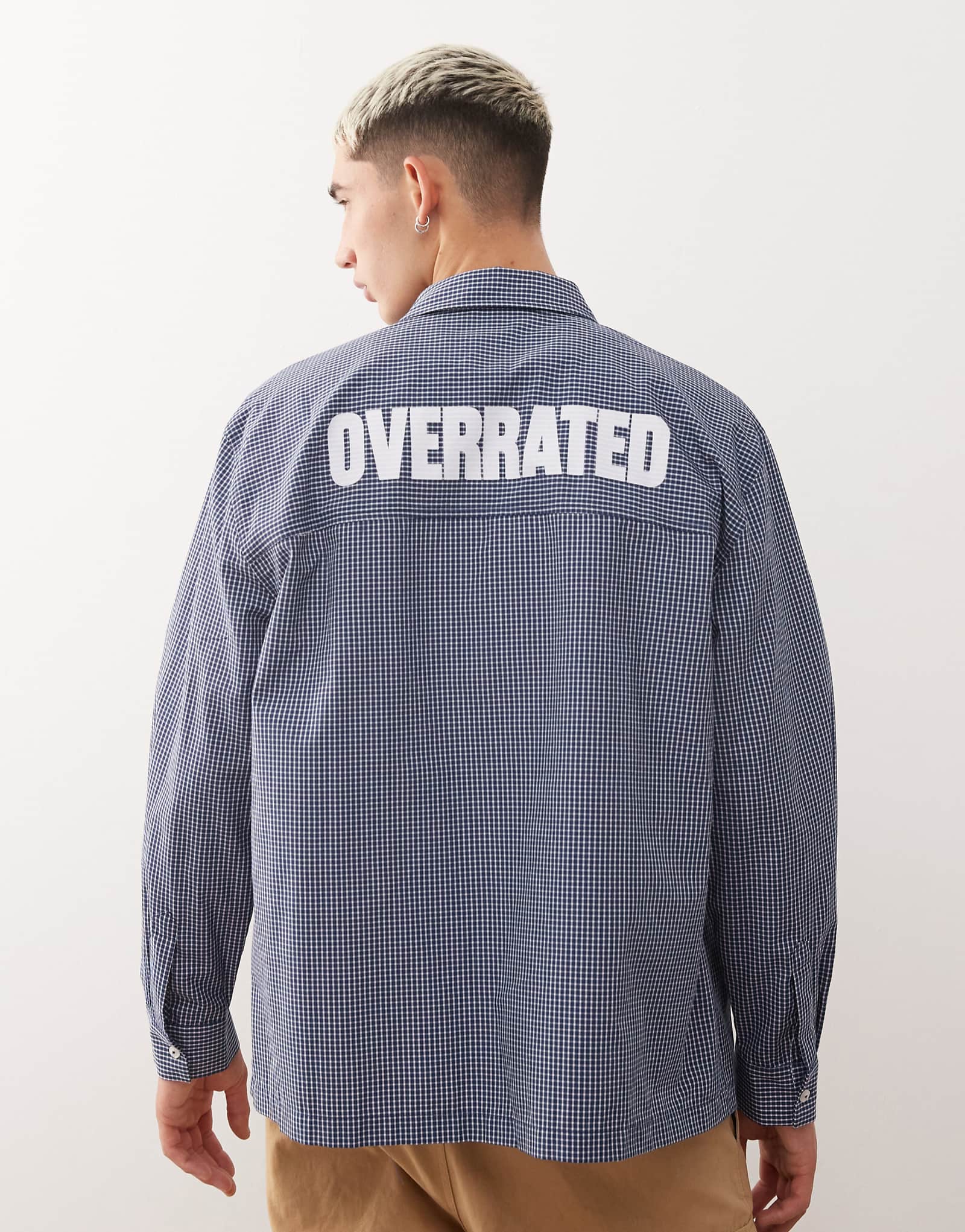 Восстановленная винтажная укороченная рубашка свободного кроя с принтом сзади в бело-голубую клетку