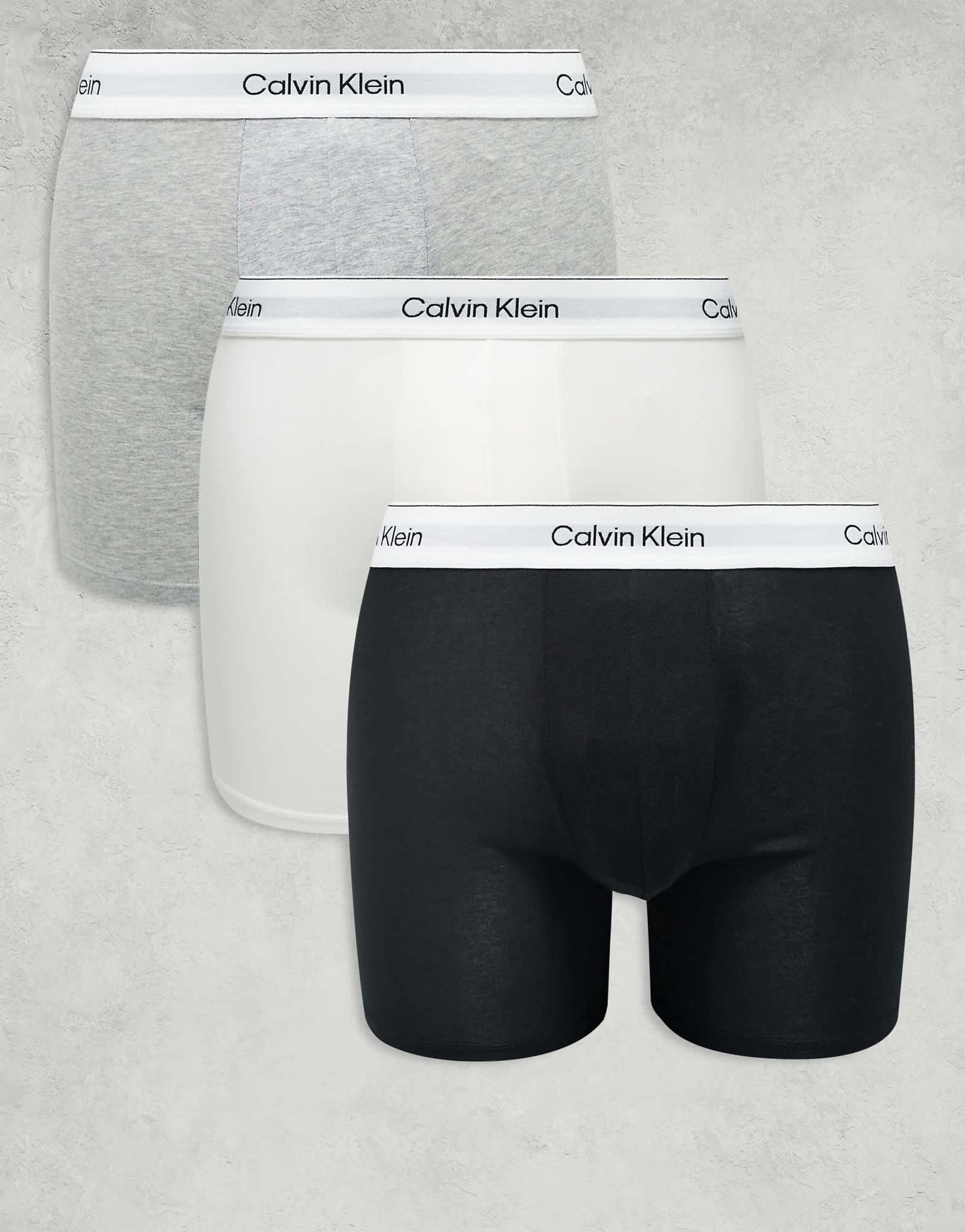 Хлопковые эластичные трусы-боксеры Calvin Klein Icon из 3-х упаковок серого белого и черного цветов 11390₽