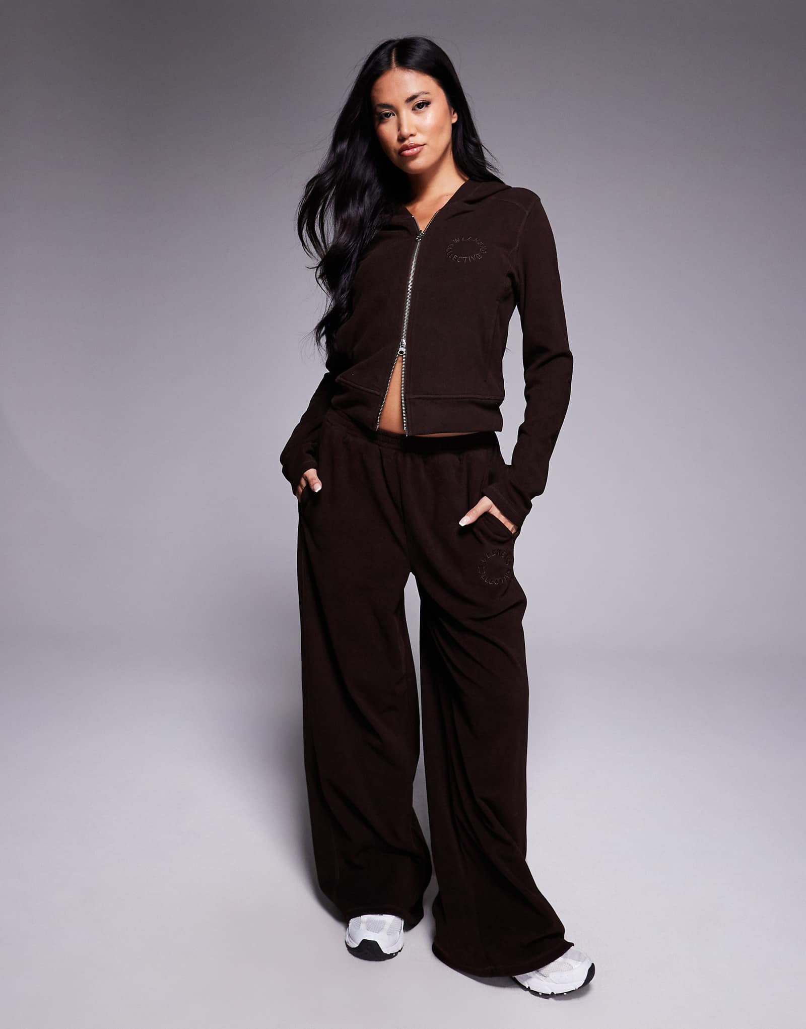 Широкие брюки Weekend Collective из стрейчевого микро-флиса шоколадного цвета - часть комплекта 8190₽