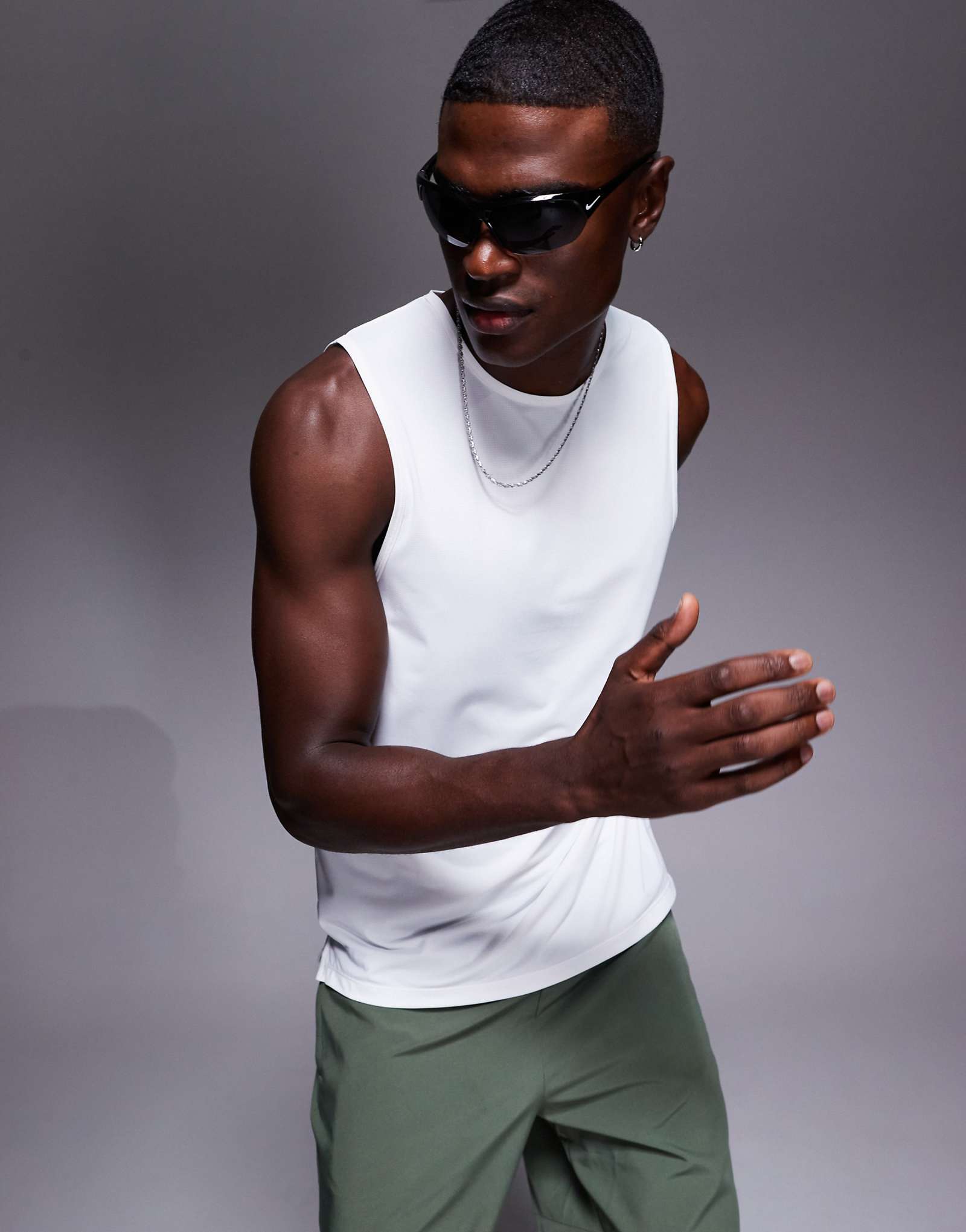 Быстросохнущая безрукавка из нейлоновой сетки 4505 performance mesh белого цвета 5090₽