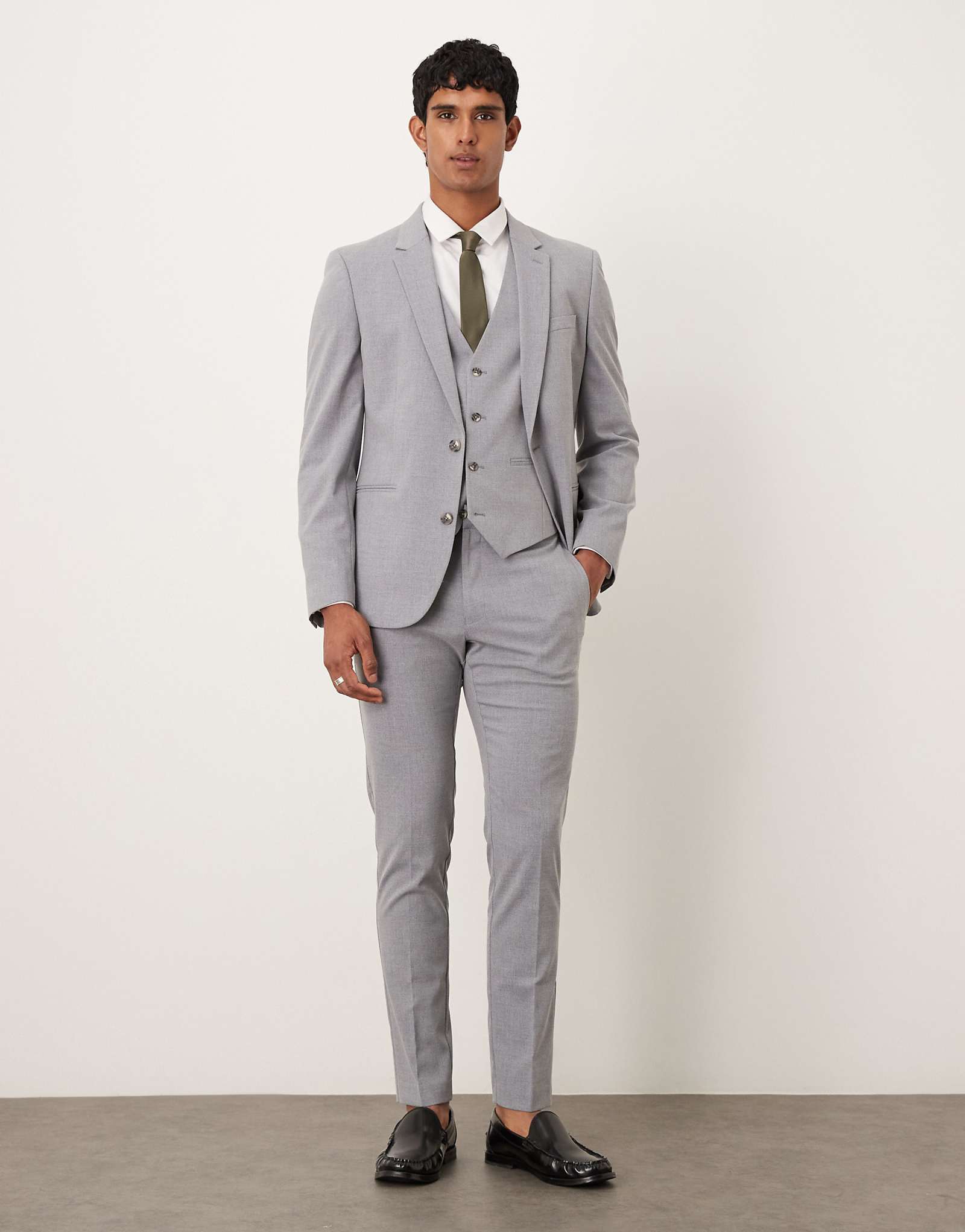 Дизайнерские узкие брюки от костюма ASOS серого цвета 10890₽