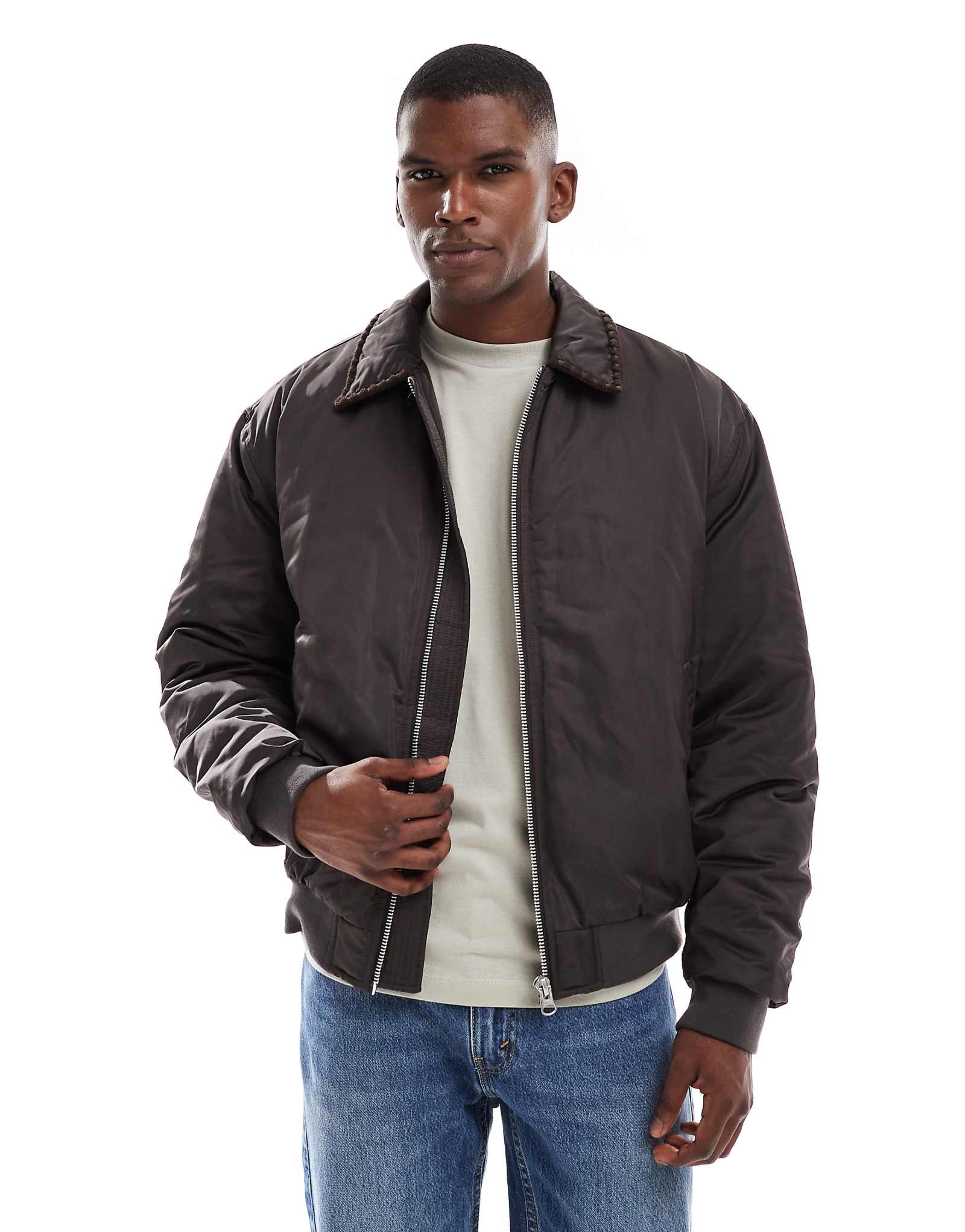 ДИЗАЙНЕРСКАЯ куртка-бомбер ASOS коричневого цвета с вышитой отделкой 10290₽