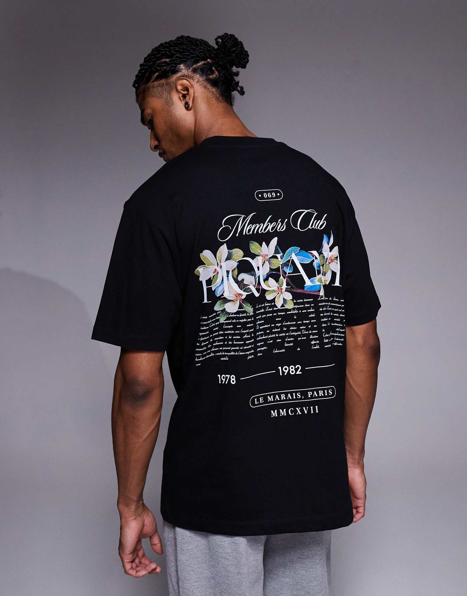 Непринужденная футболка ASOS DESIGN с цветочным рисунком черного цвета 5090₽