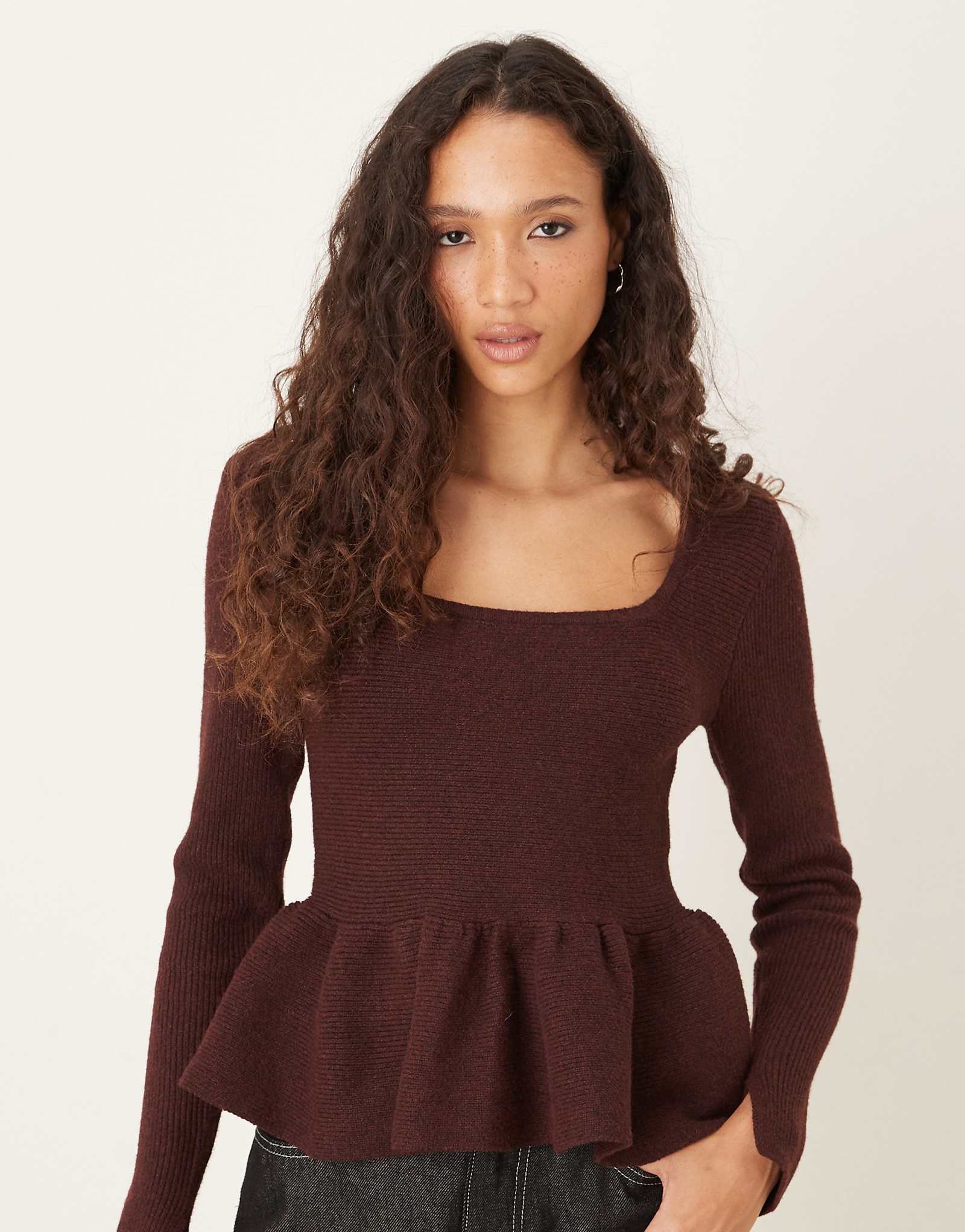 Топ ASOS DESIGN со структурированной баской на подоле сливового цвета 6790₽