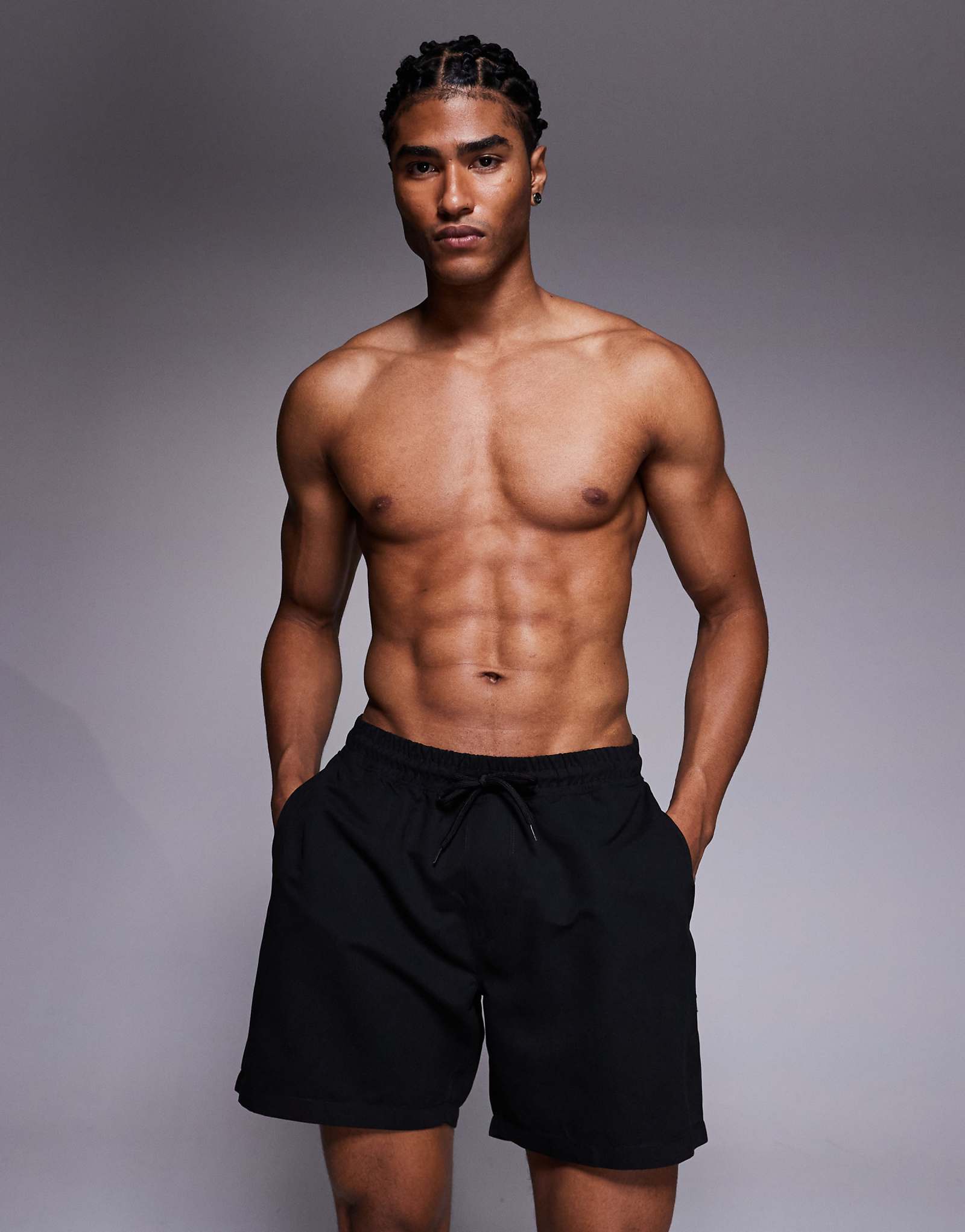 Дизайнерские плавательные шорты ASOS средней длины черного цвета 5090₽