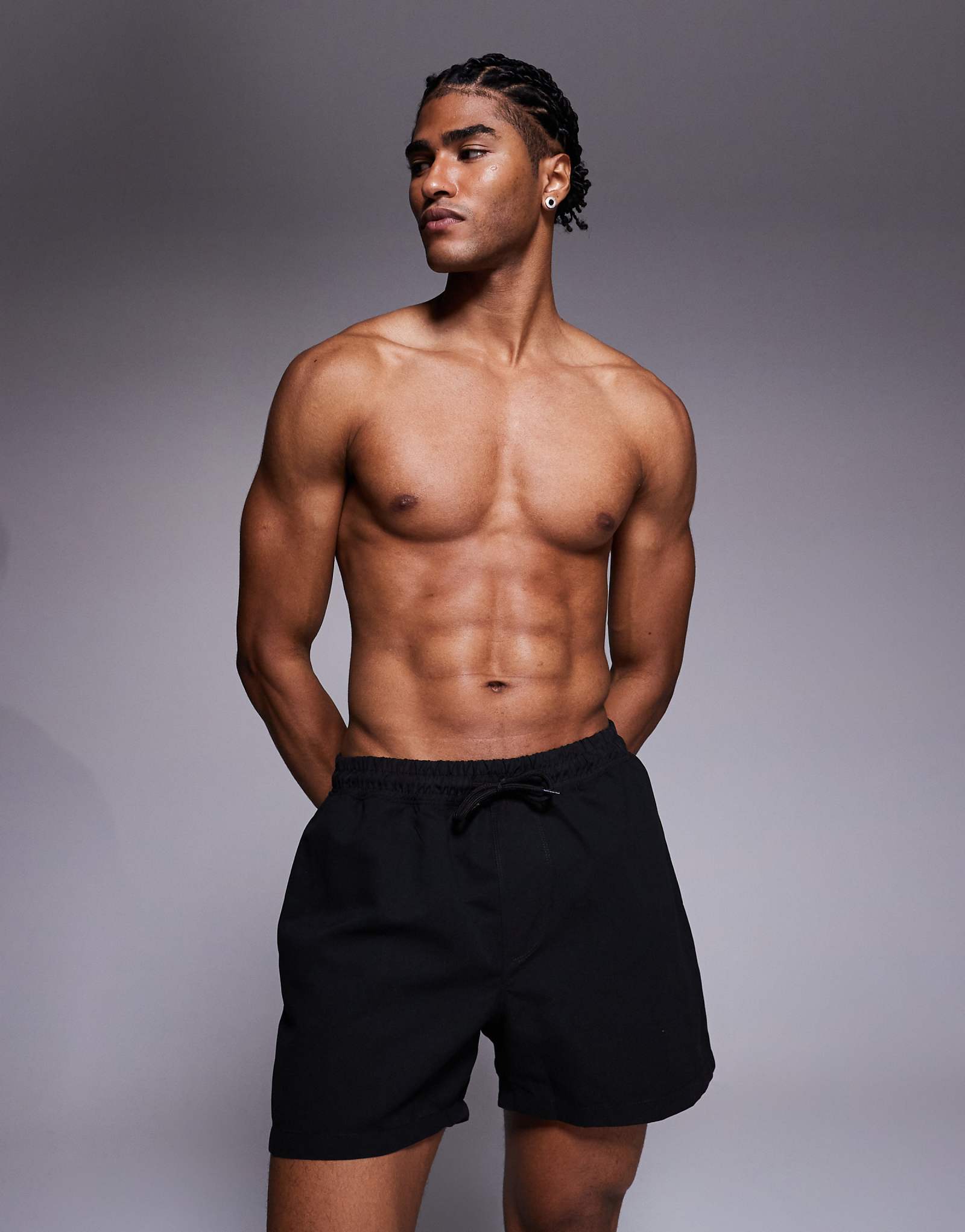 ДИЗАЙНЕРСКИЕ плавательные шорты ASOS короткой длины черного цвета 5090₽