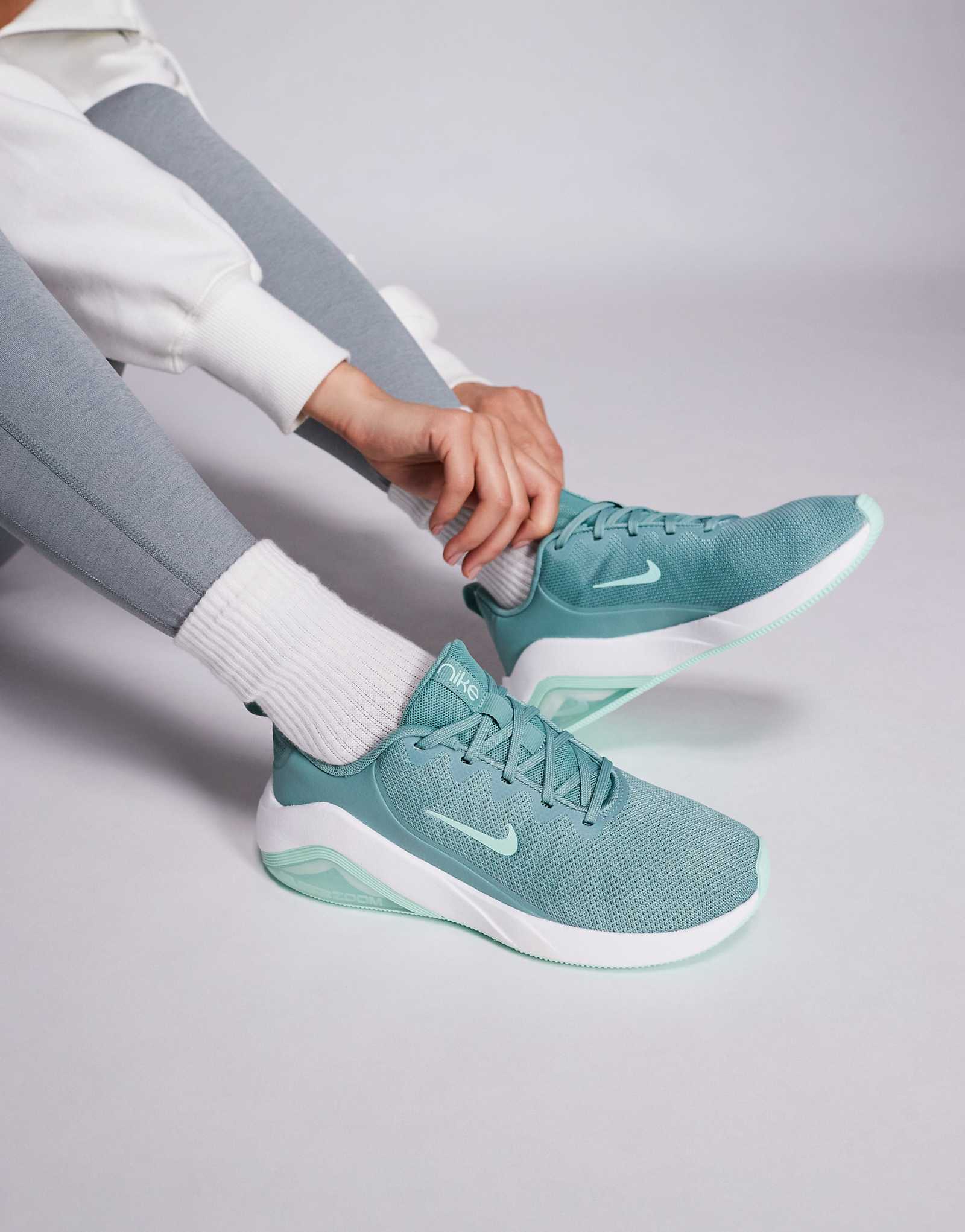 Кроссовки Nike Bella 7 зеленого цвета