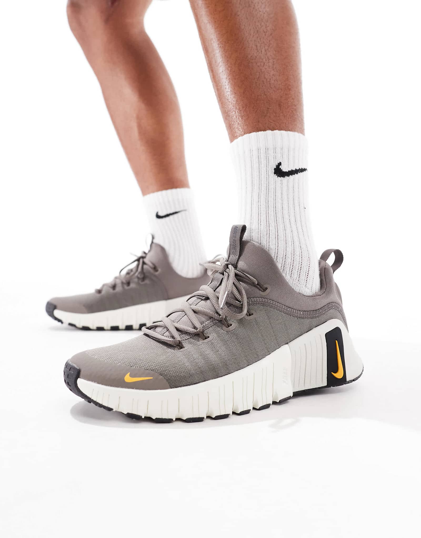 Кроссовки Nike Free Metcon 6 серого цвета