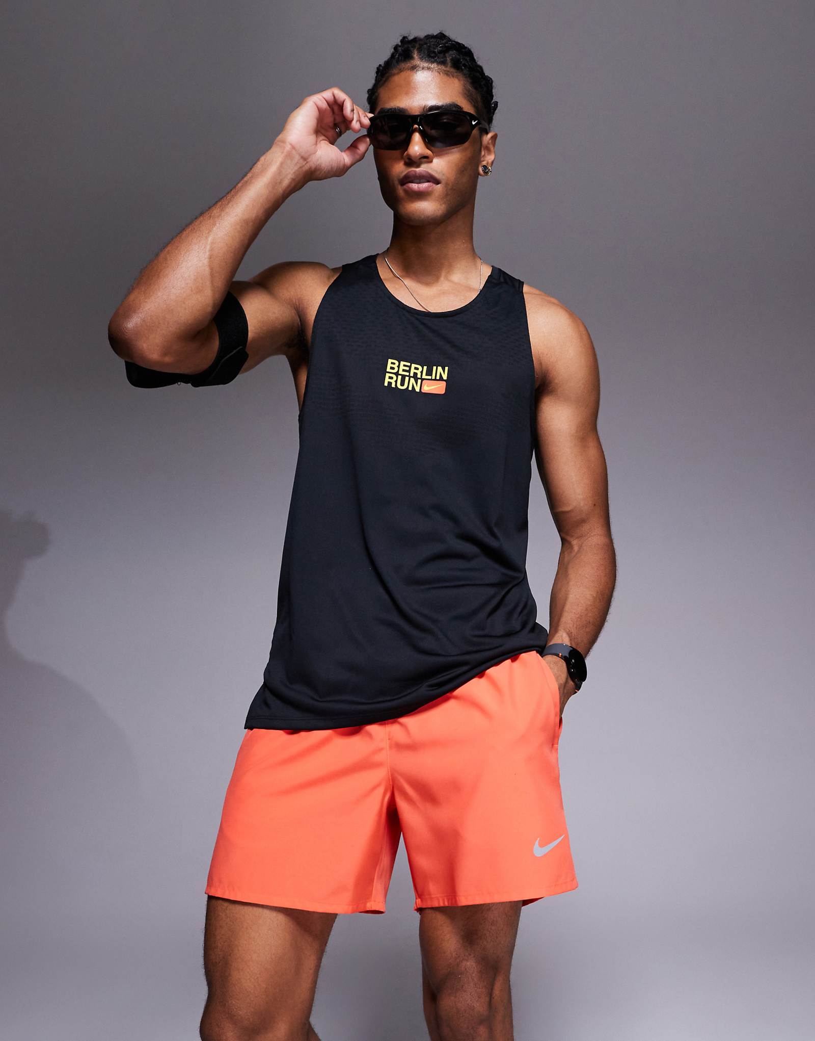 Красные шорты Nike Running Dri-FIT Challenger длиной 5 дюймов для бега 8190₽