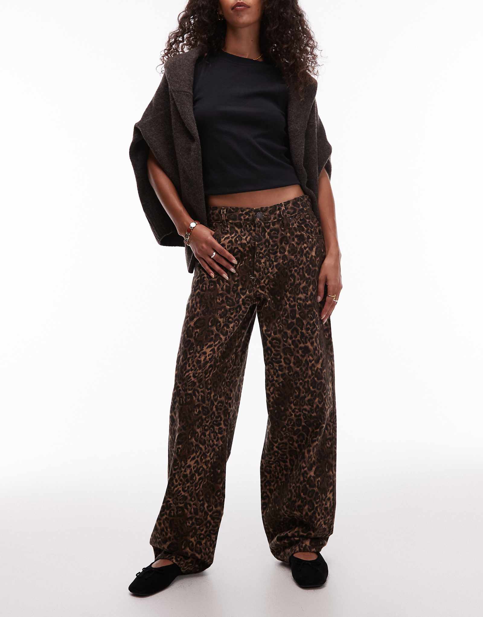 Мешковатые джинсы Levis для папы с леопардовым принтом 35490₽