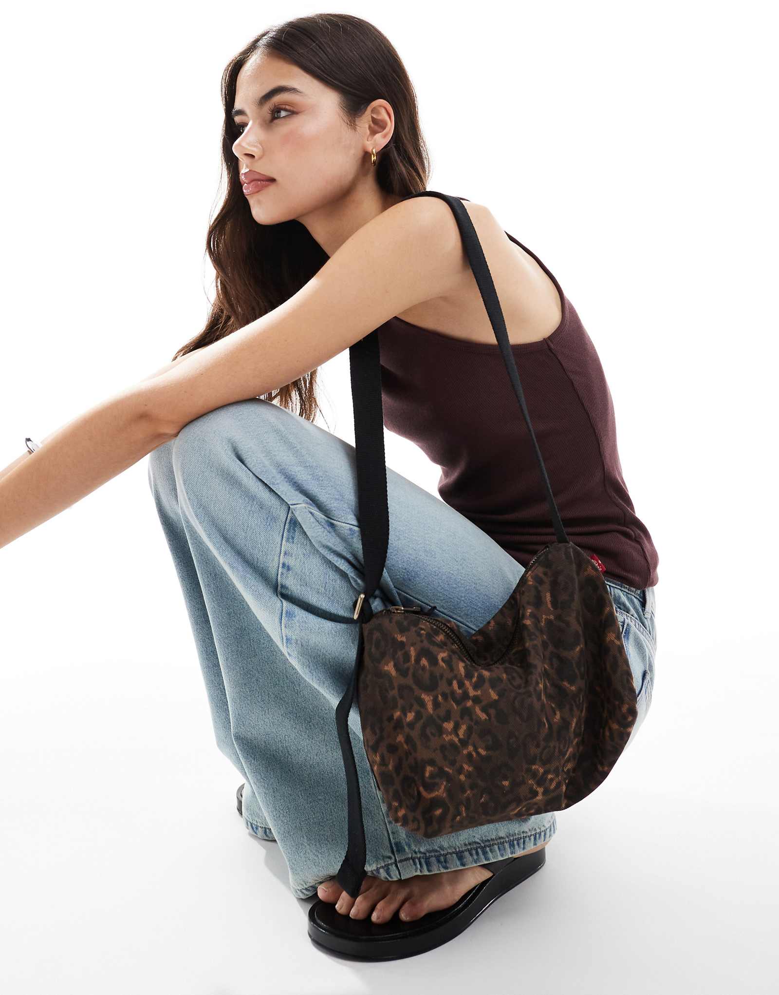 Сумка Levis Ali cord через плечо с регулируемым ремешком в леопардовом стиле 9590₽