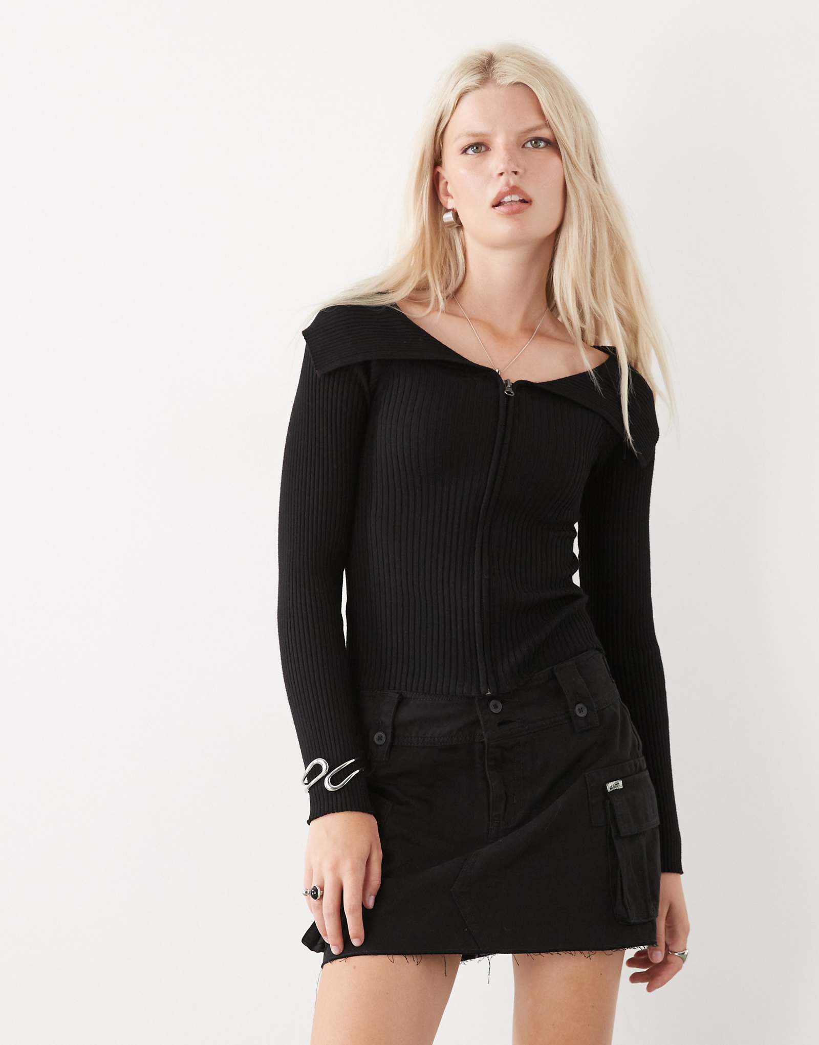 Черная мини-юбка-карго Guess Originals 18190₽