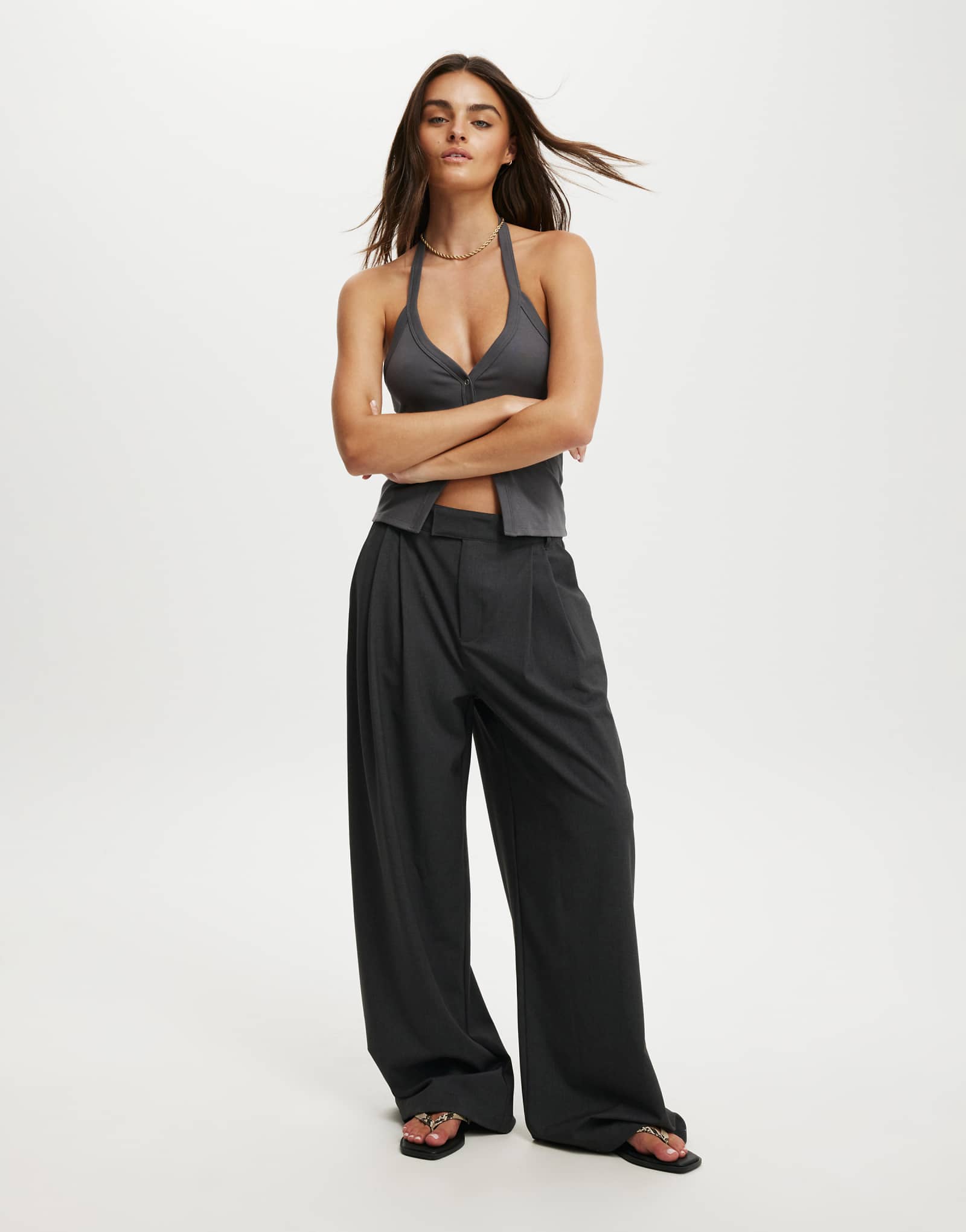 Плиссированные брюки из хлопка от Izzy цвета древесного угля