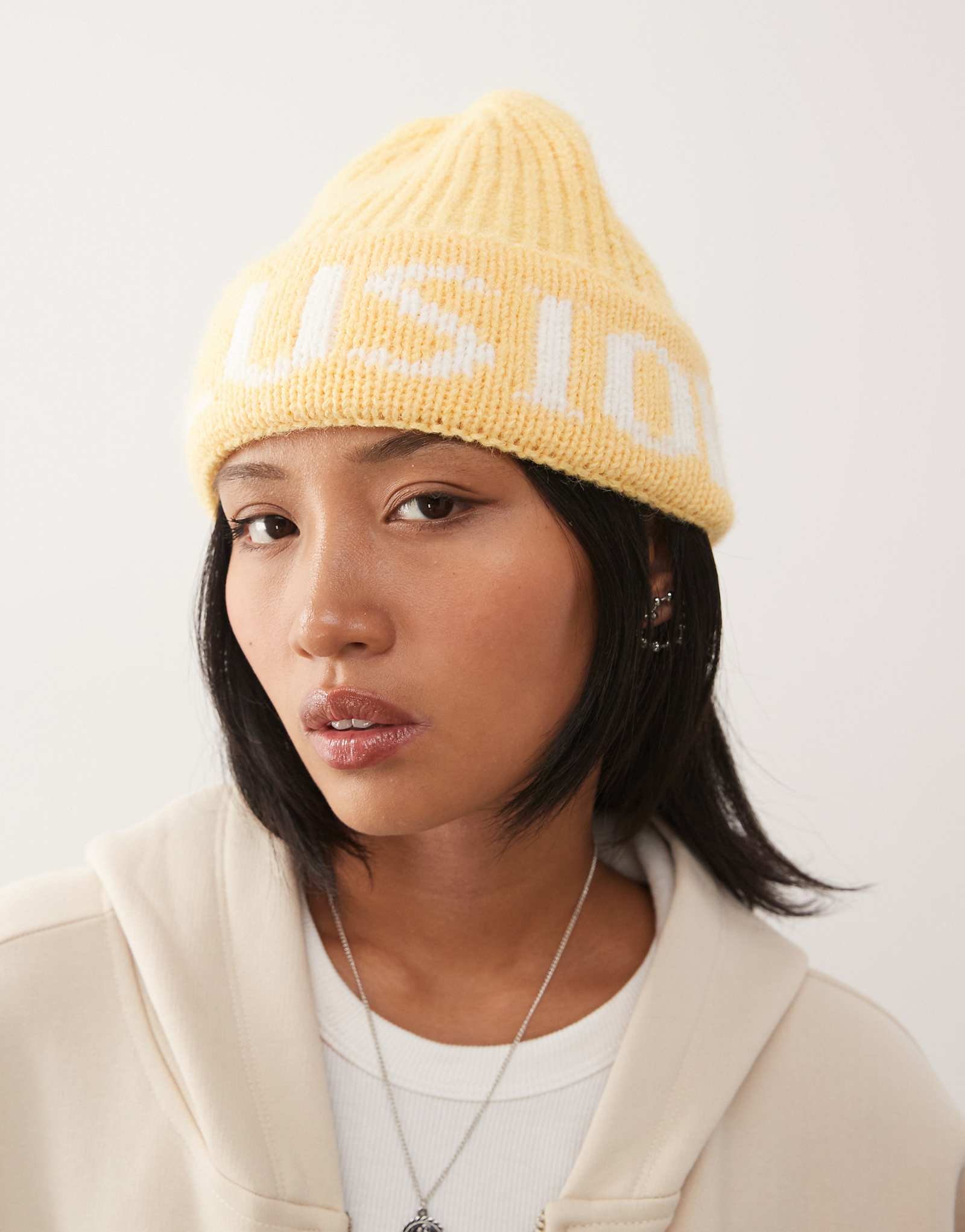 Пушистая шапочка с логотипом COLLUSION желтого цвета напоминающая пахту 3490₽