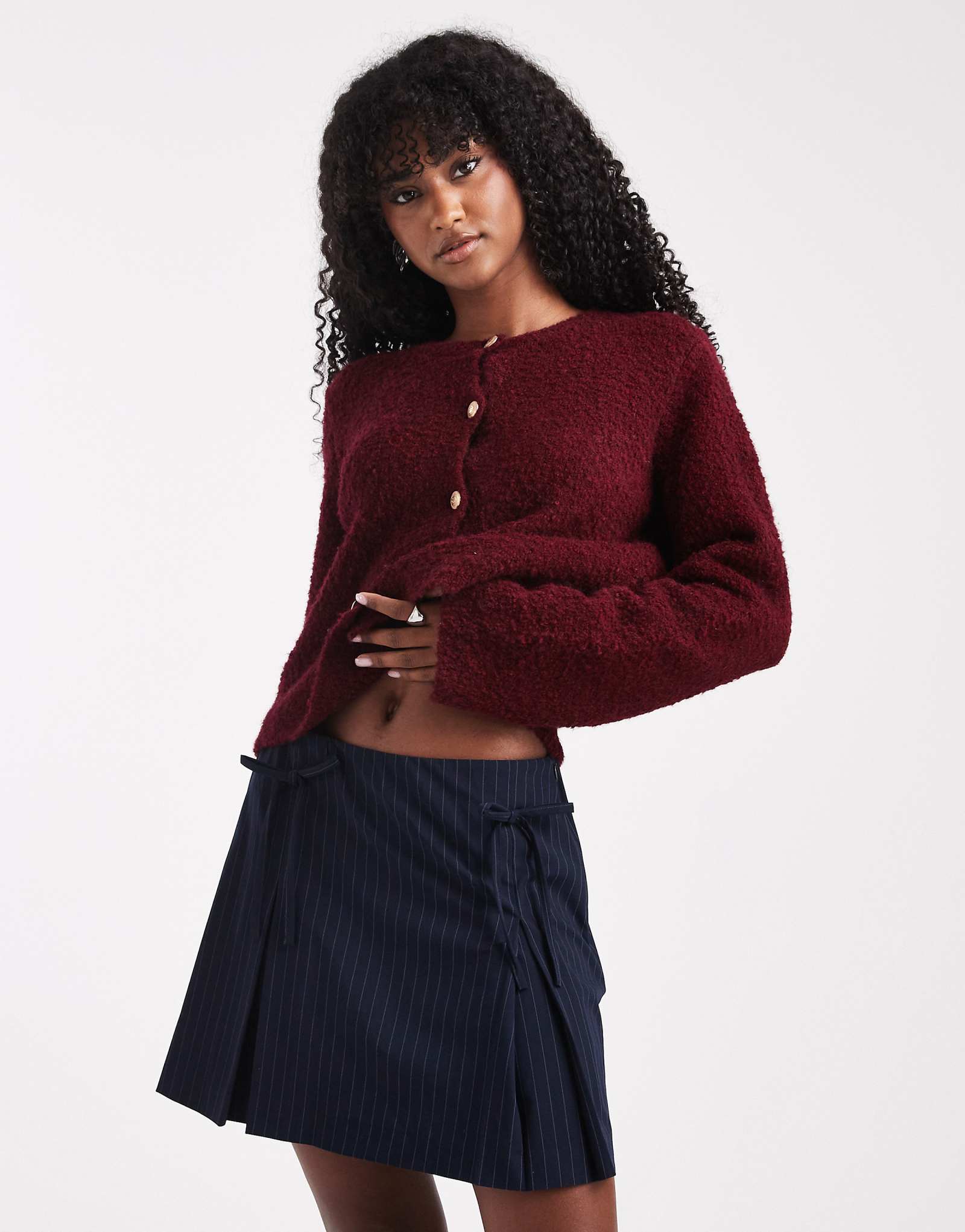 Мини-юбка в темно-синюю полоску с единственным бантом 6890₽