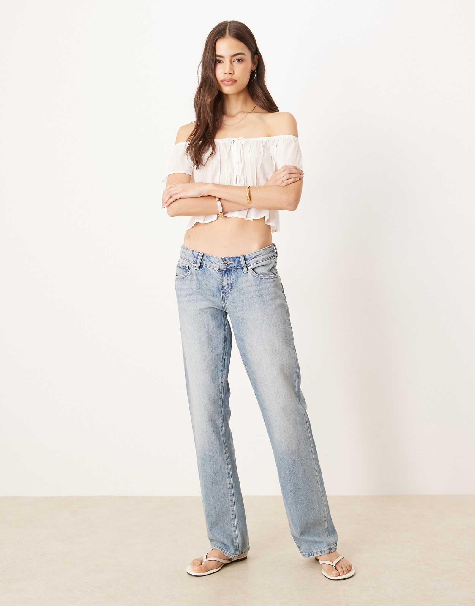 Джинсы Gina Tricot с высокой талией и прямыми штанинами светло-синего цвета в винтажном стиле