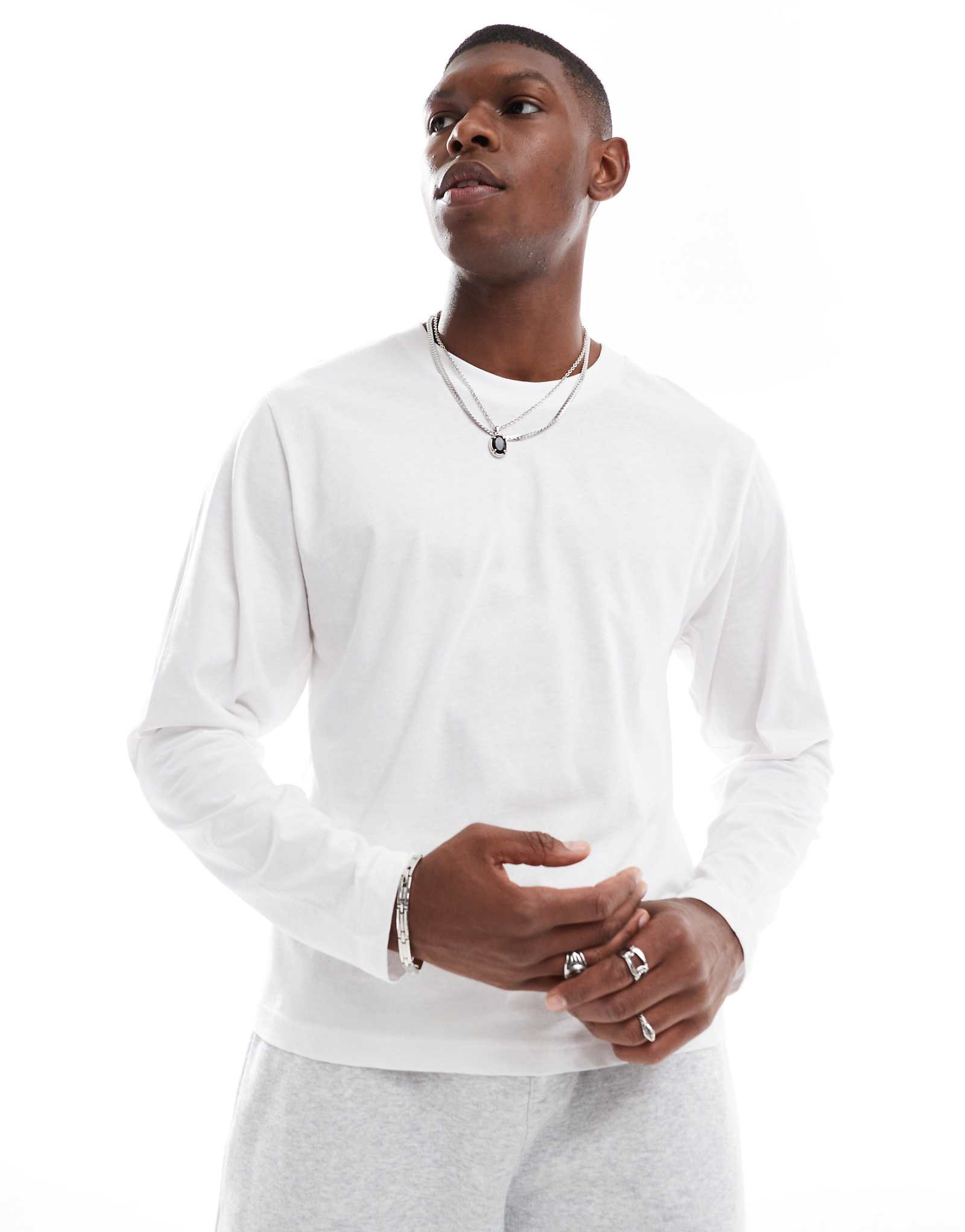 Хлопковая футболка с длинным рукавом белого цвета