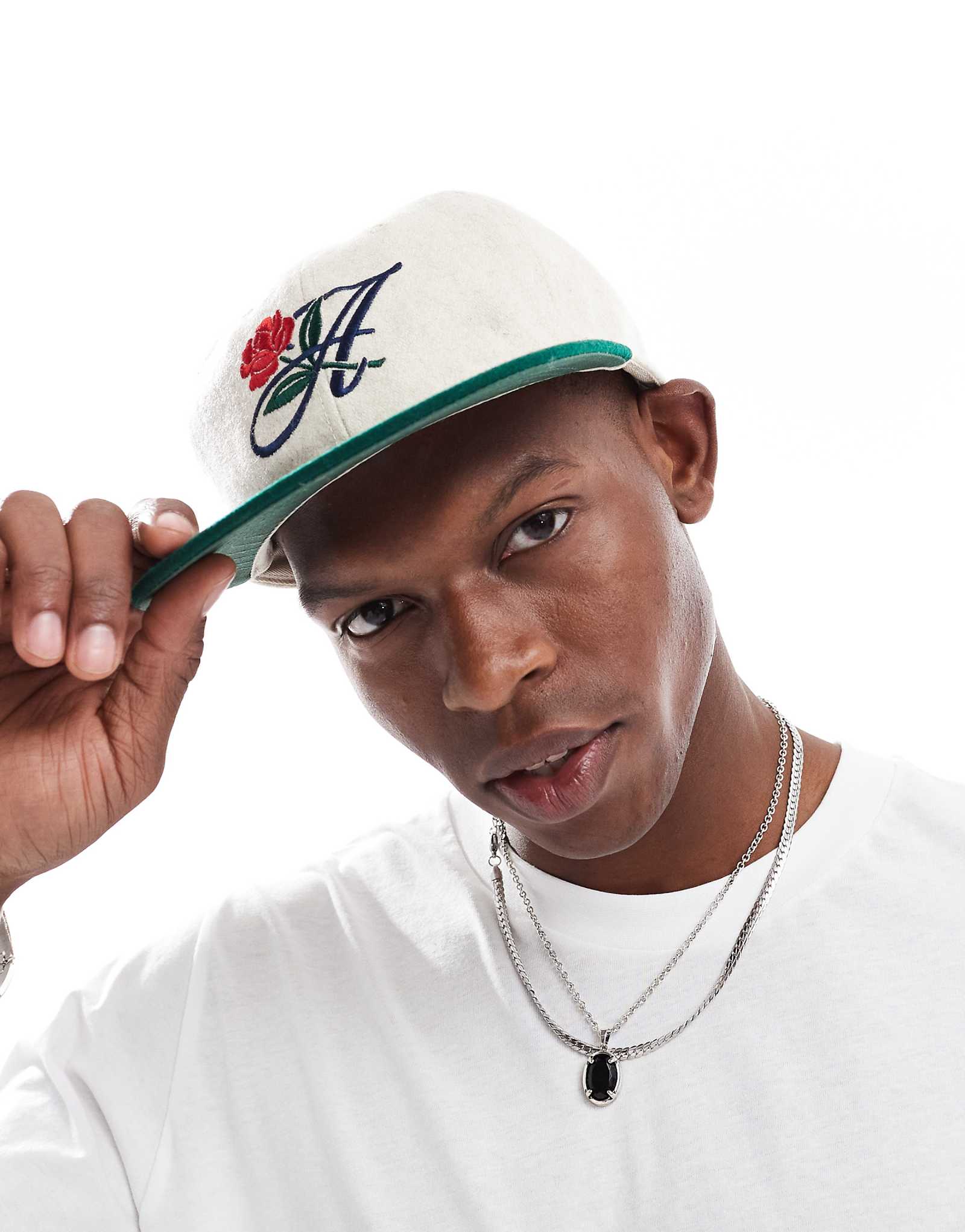 Хлопковая шапочка с монограммой белого и зеленого цветов