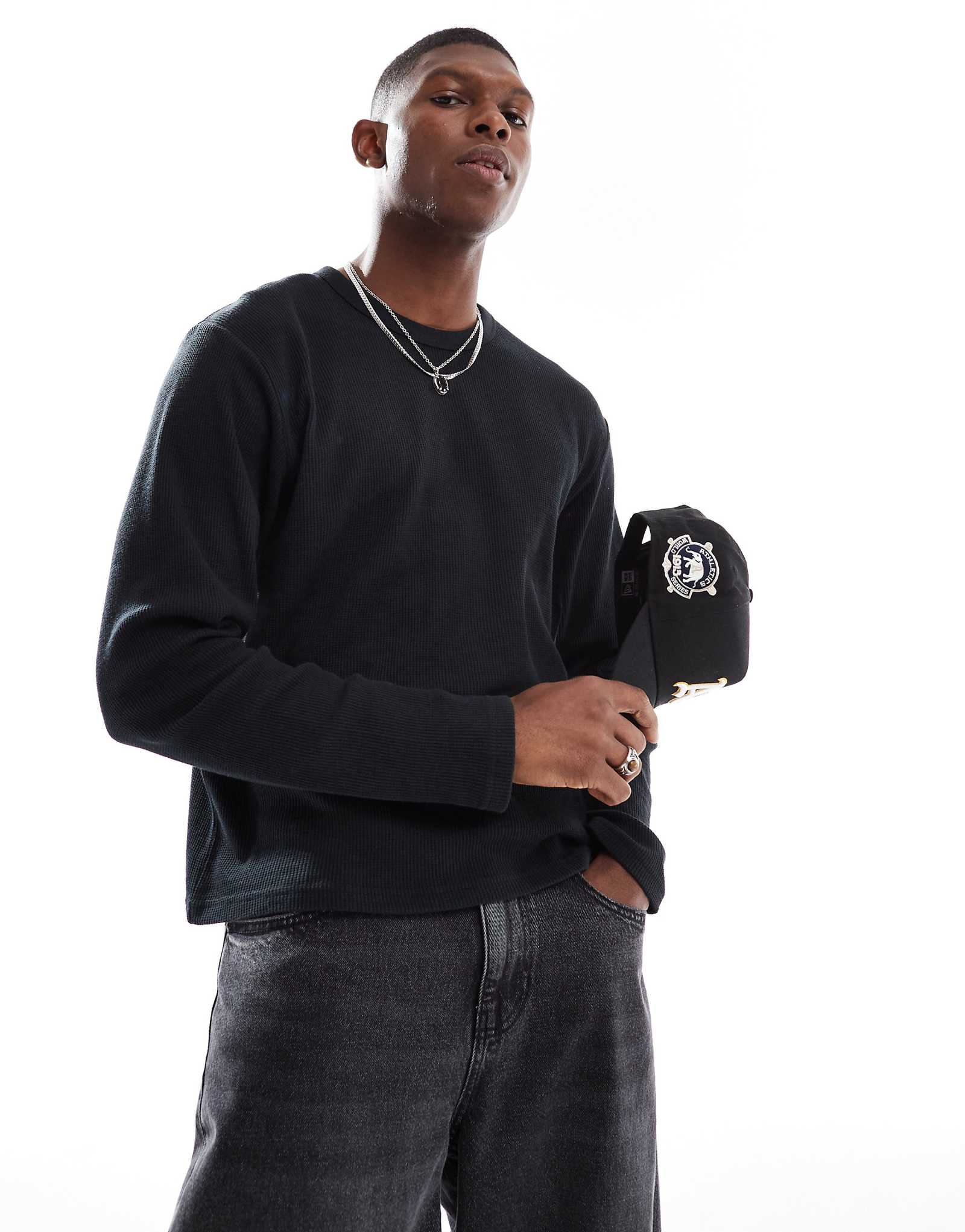 Хлопковая вафельная футболка с длинным рукавом черного цвета 8190₽