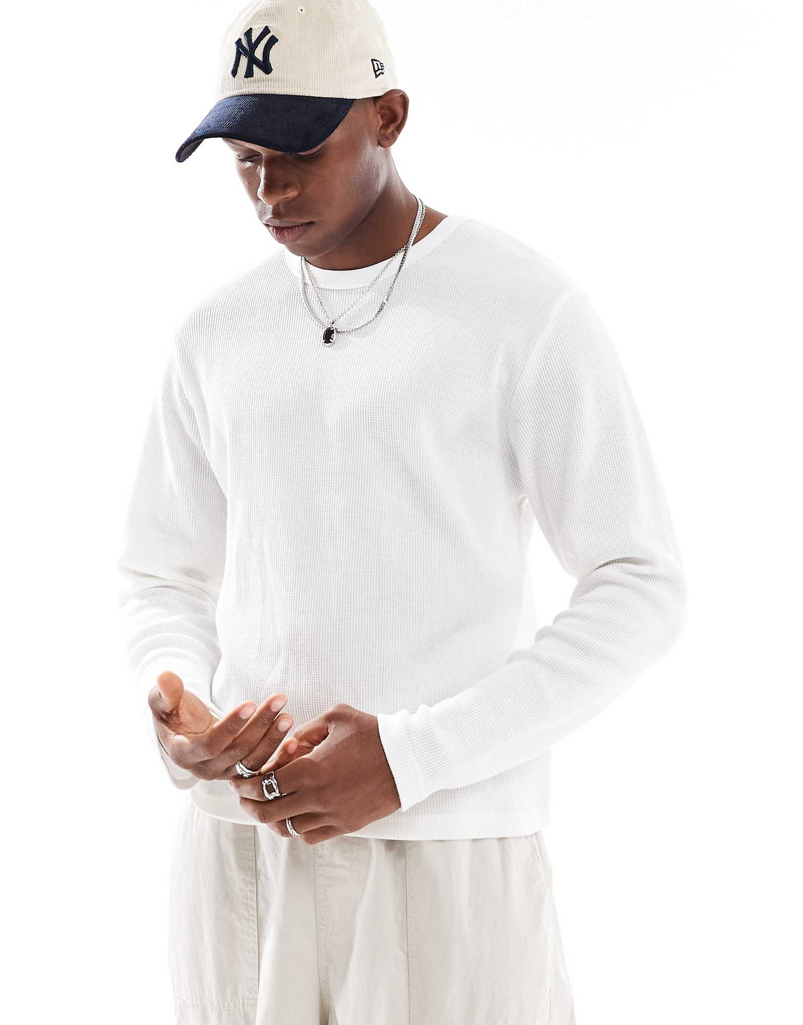 Вафельная футболка из хлопка с длинным рукавом белого цвета 8190₽