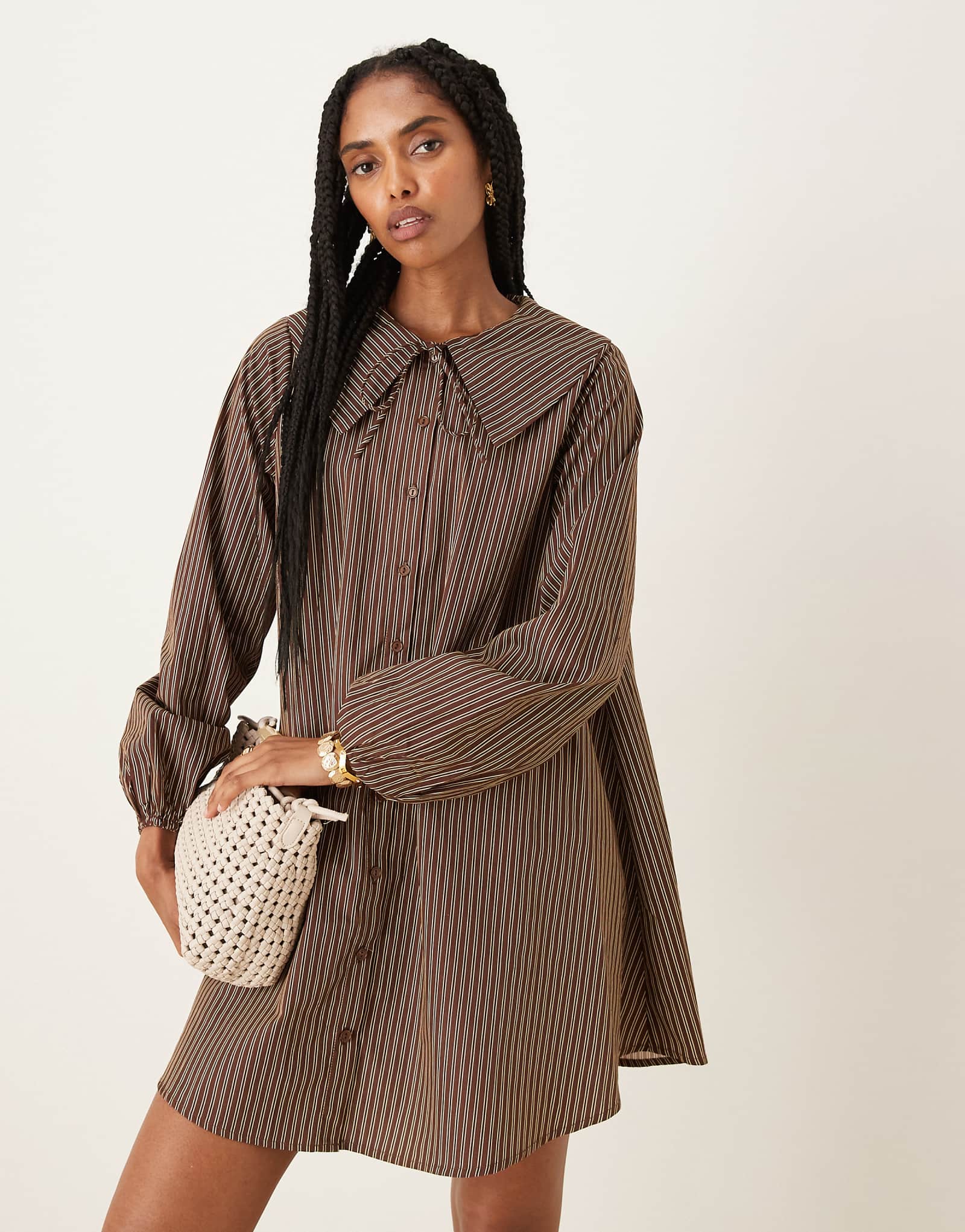 Гламурное поплиновое мини-платье-рубашка в коричневую и молочную полоску