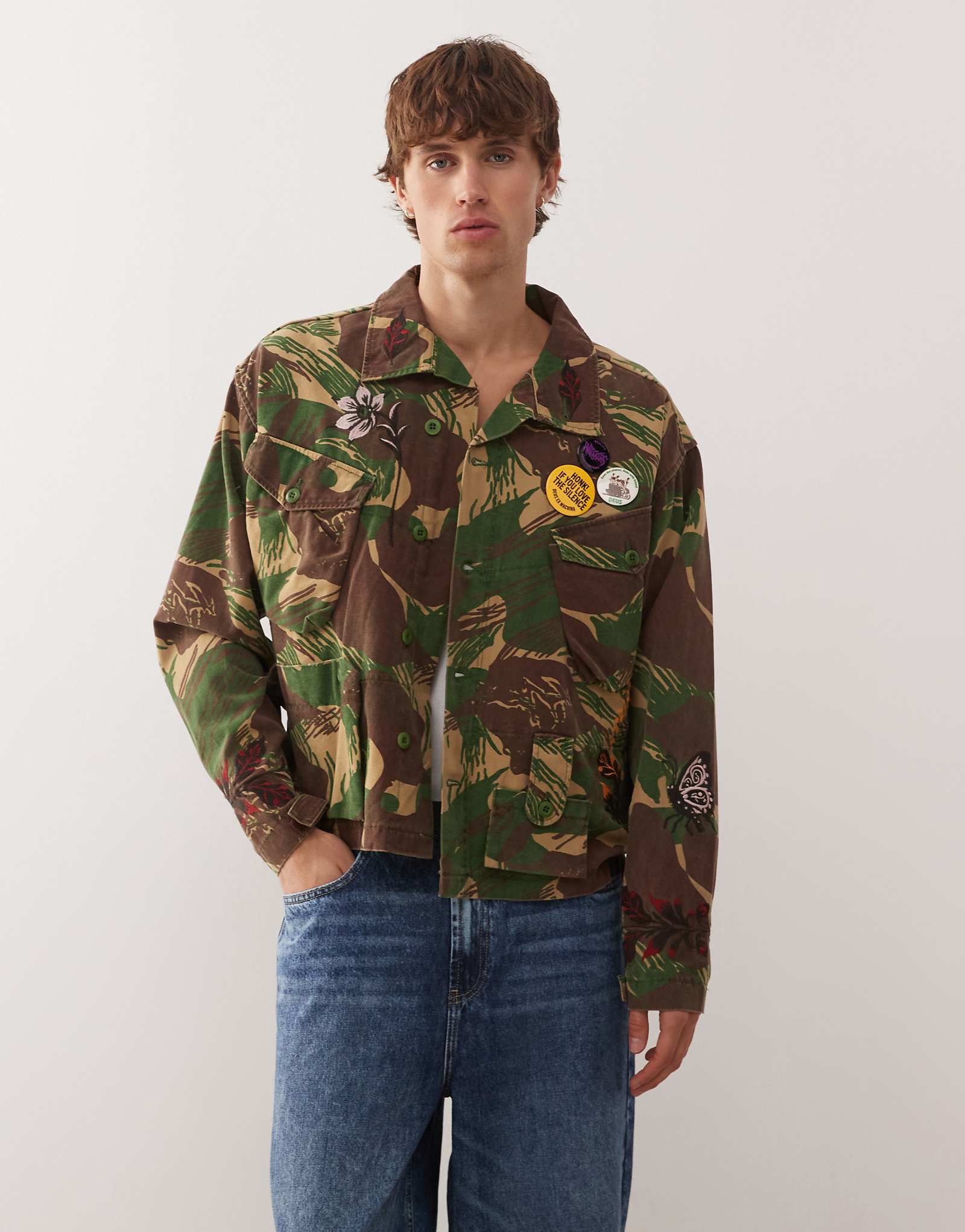 Винтажная камуфляжная куртка Deus Ex Machina ahmisa с декоративной вышивкой и булавками