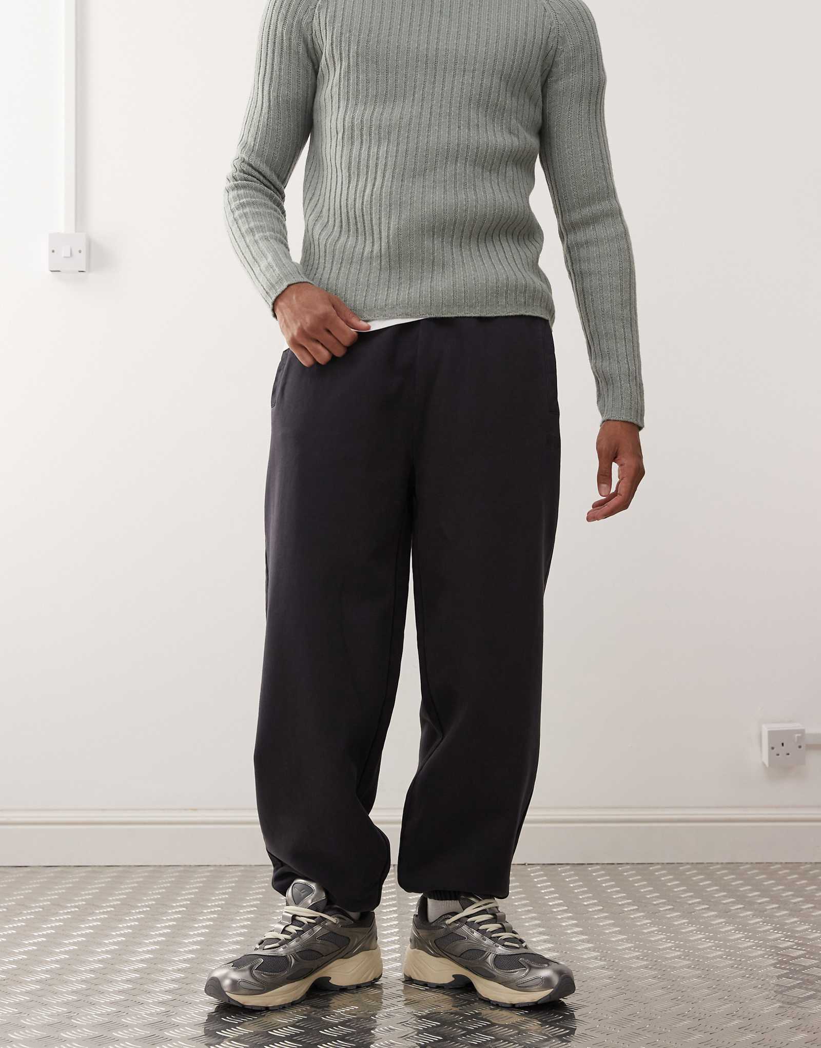 Одежда Deus Ex Machina shield - окрашенные спортивные брюки в стираный черный цвет