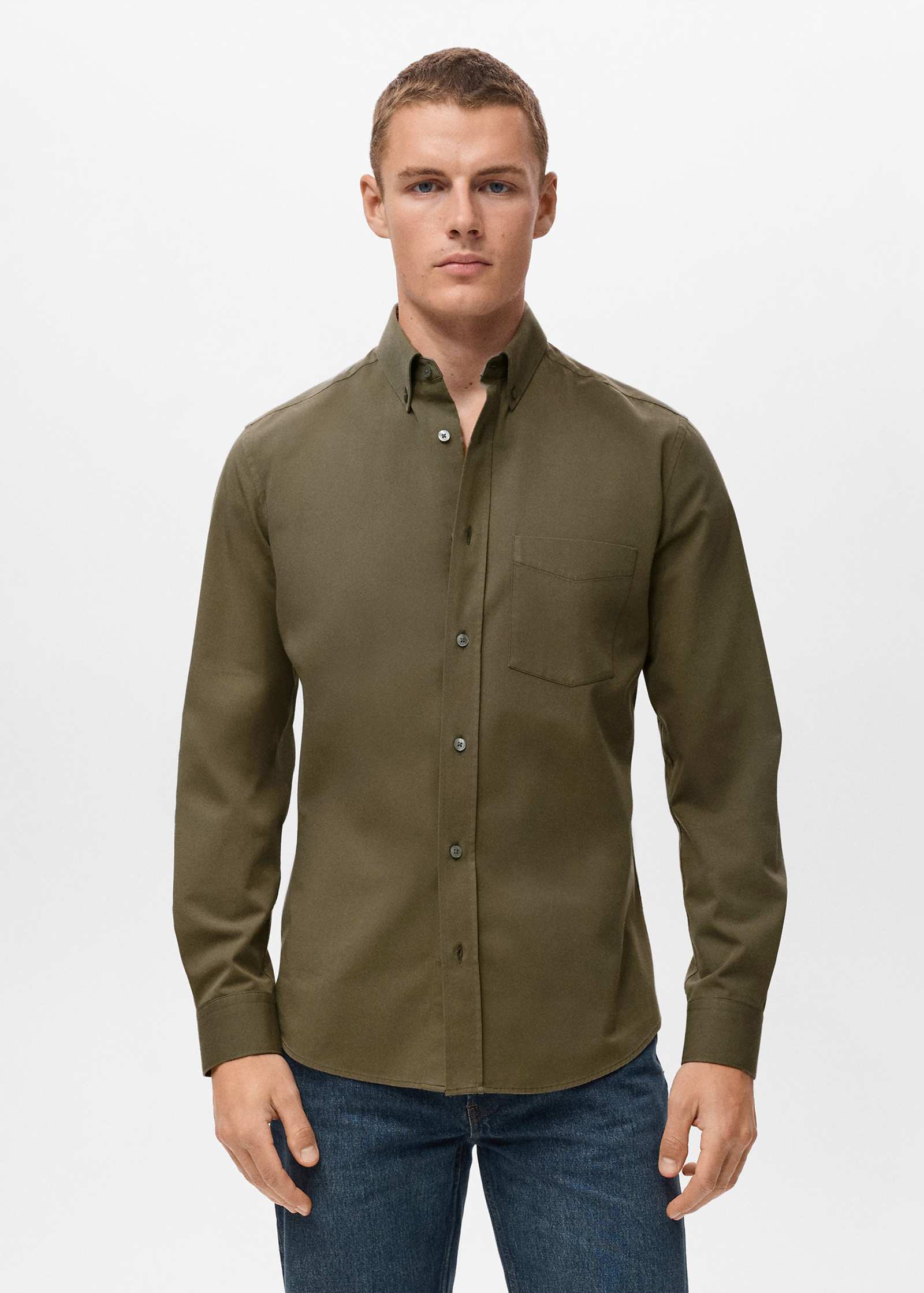 Классическая рубашка из 100 хлопка Mango зеленого цвета хаки 16290₽
