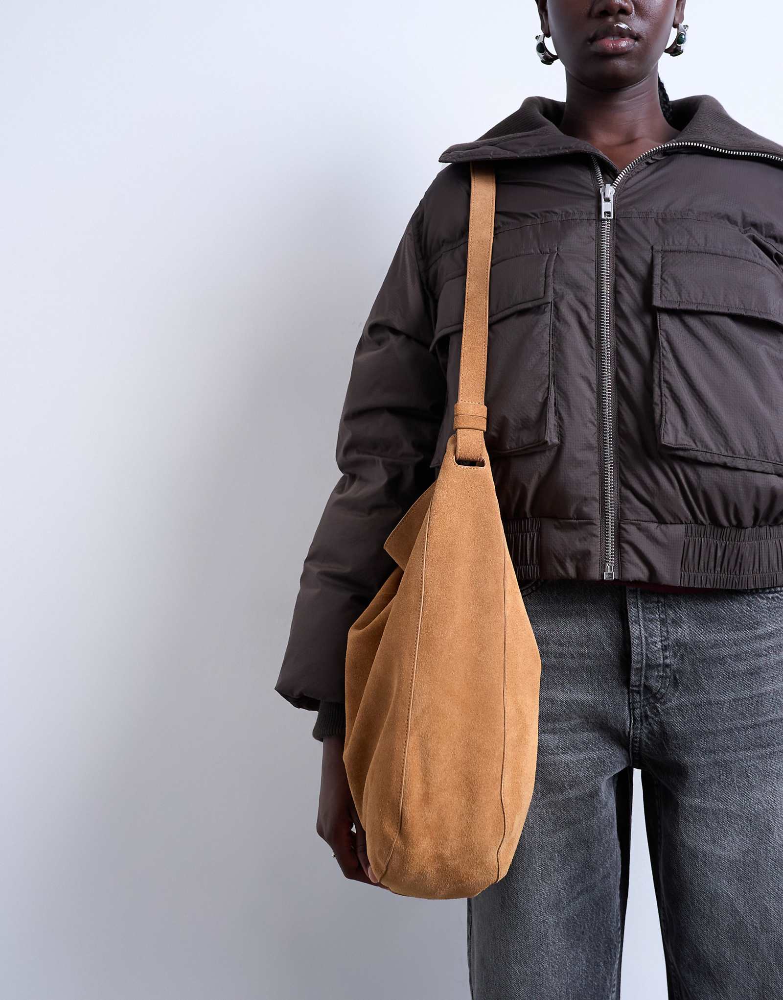 Сумка через плечо из натуральной замши Topshop Siobhan коричневого цвета 20690₽