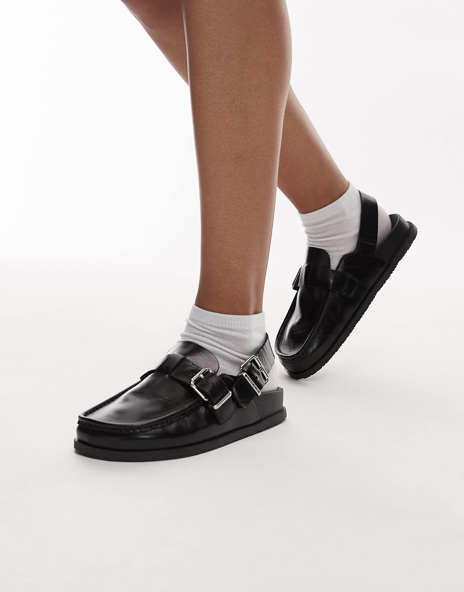 Черные блестящие кожаные шлепанцы Tommy Jeans 24490₽