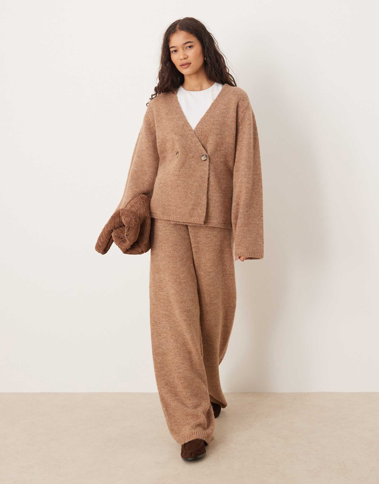 Широкие трикотажные брюки YAS верблюжьего цвета - часть комплекта 23090₽