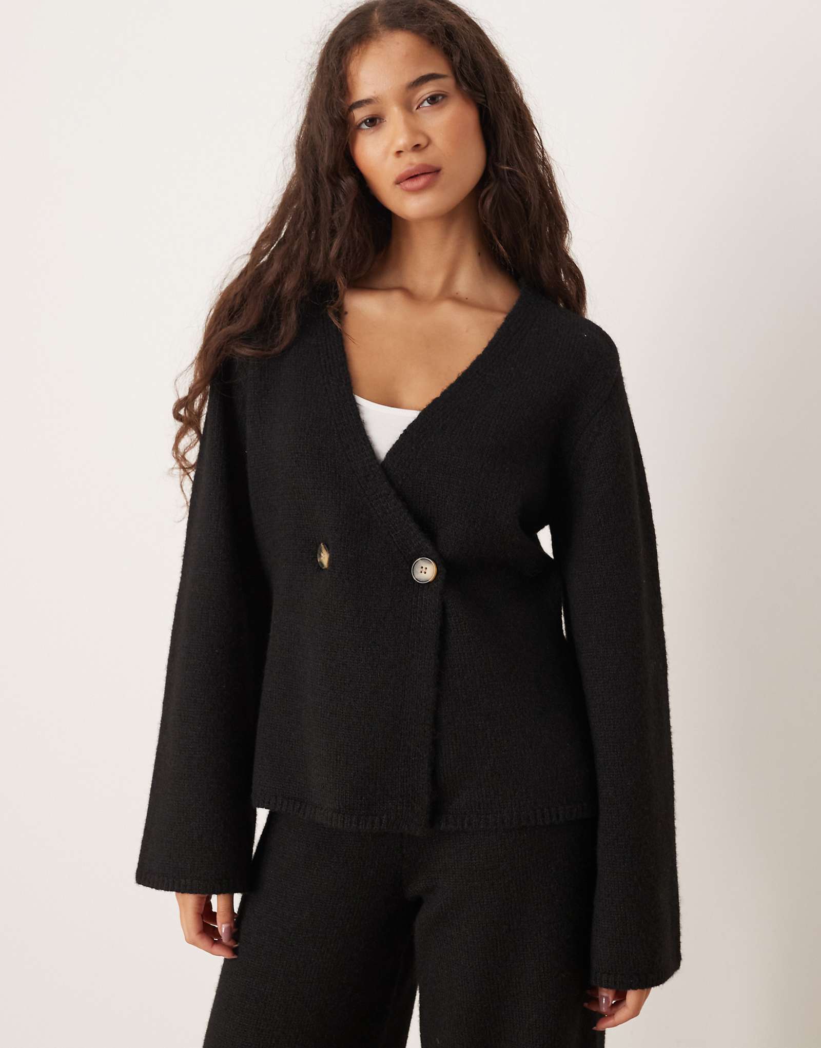 Вязаный кардиган YAS с длинным рукавом черного цвета - часть комплекта 21190₽