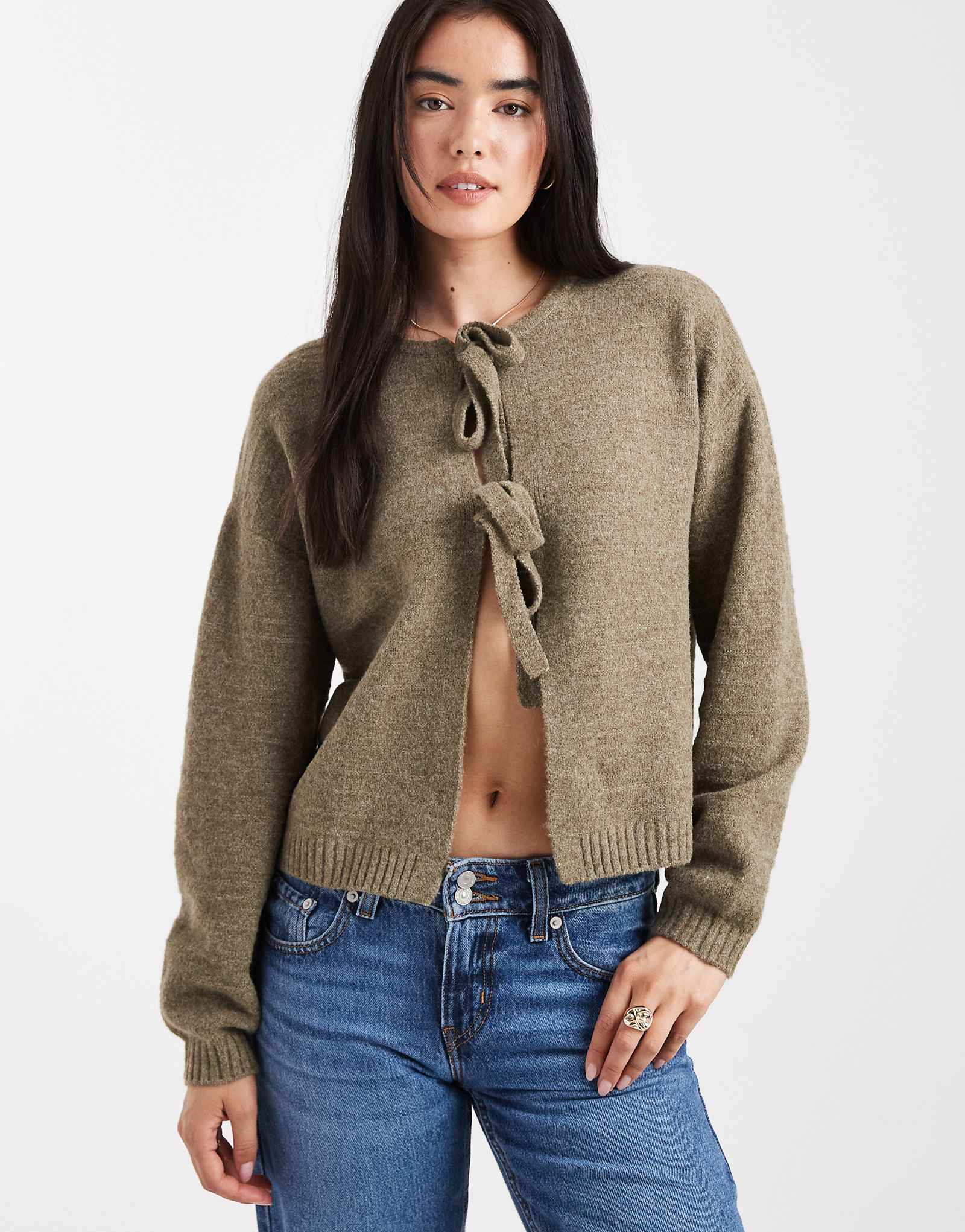 Кардиган из фактурной вязки Vero Moda с завязкой спереди оливково-зеленого цвета 9190₽