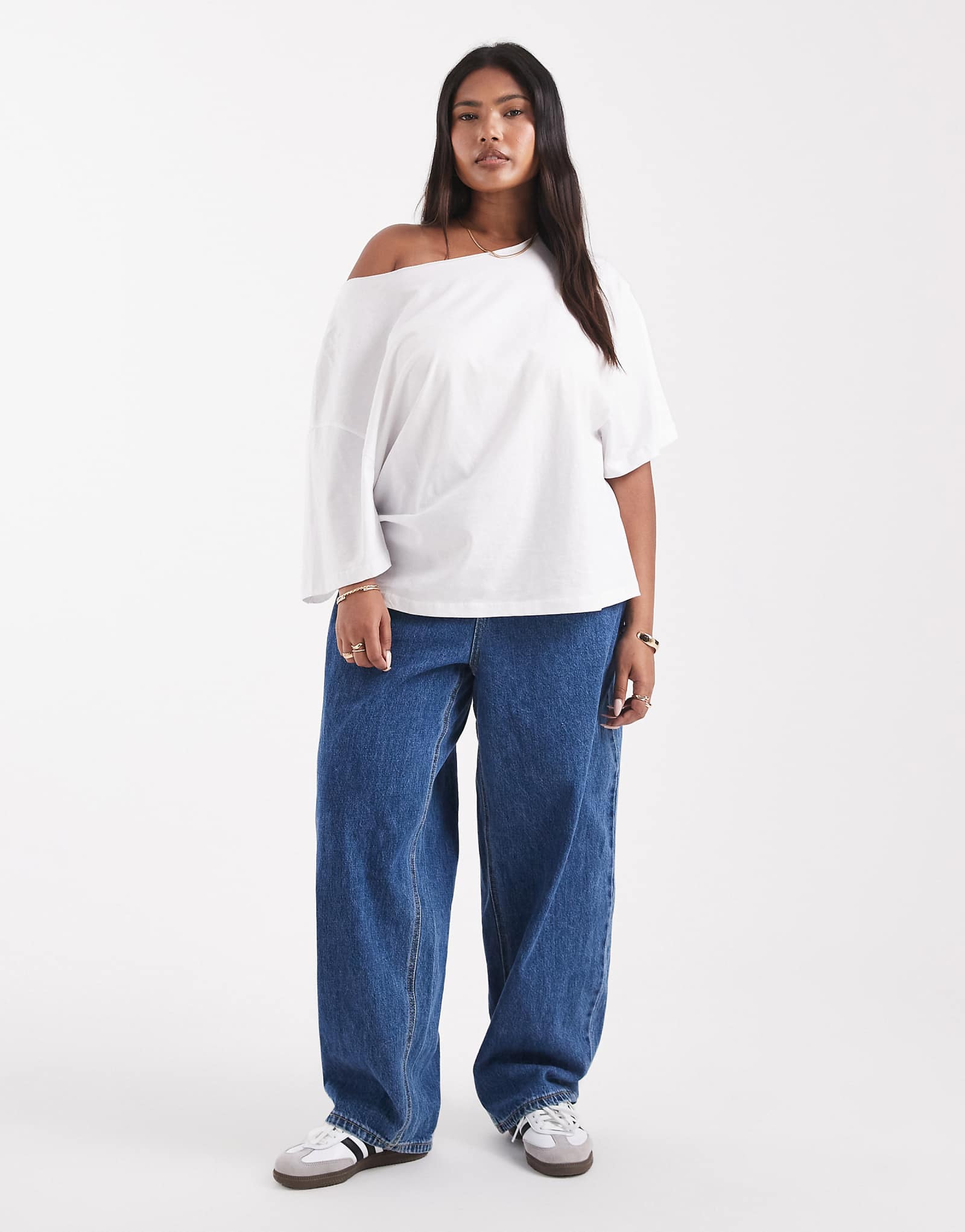 Джинсы-бочкообразки Vero Moda Curve Billie с высокой посадкой средне-синего цвета отстиранные 17790₽