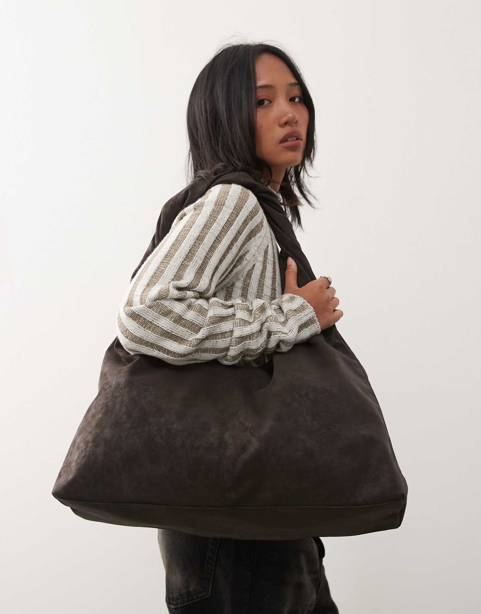 Сумка через плечо из искусственной замши с напуском для буднего дня темно-коричневого цвета