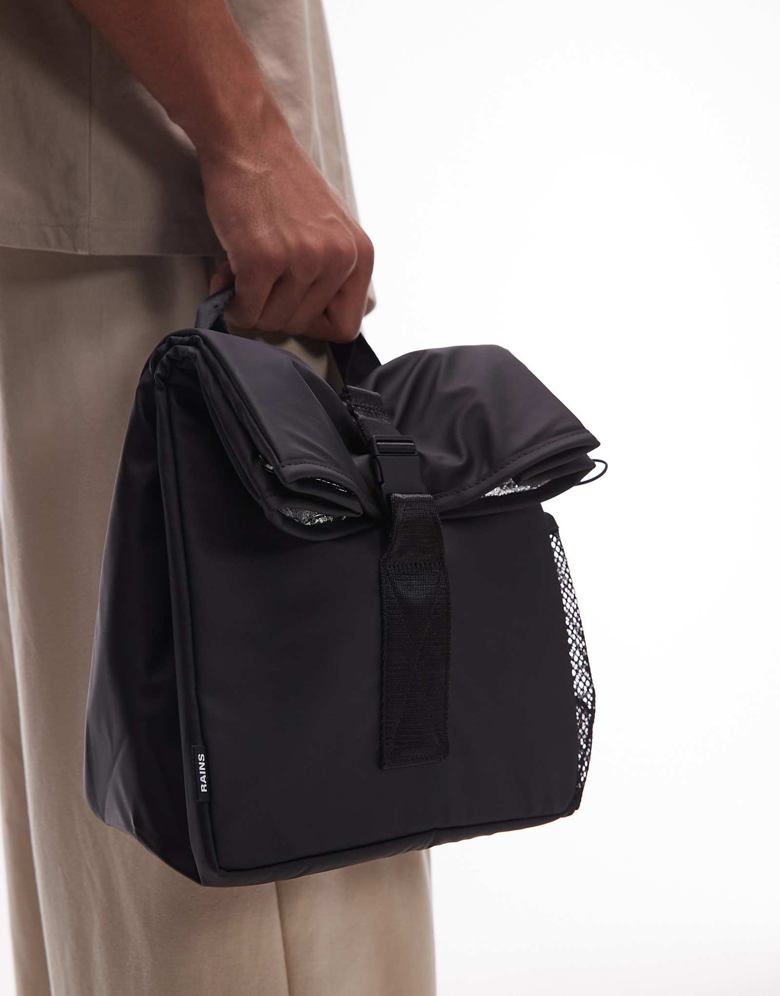 Большая сумка для ланча Rains черного цвета 13890₽