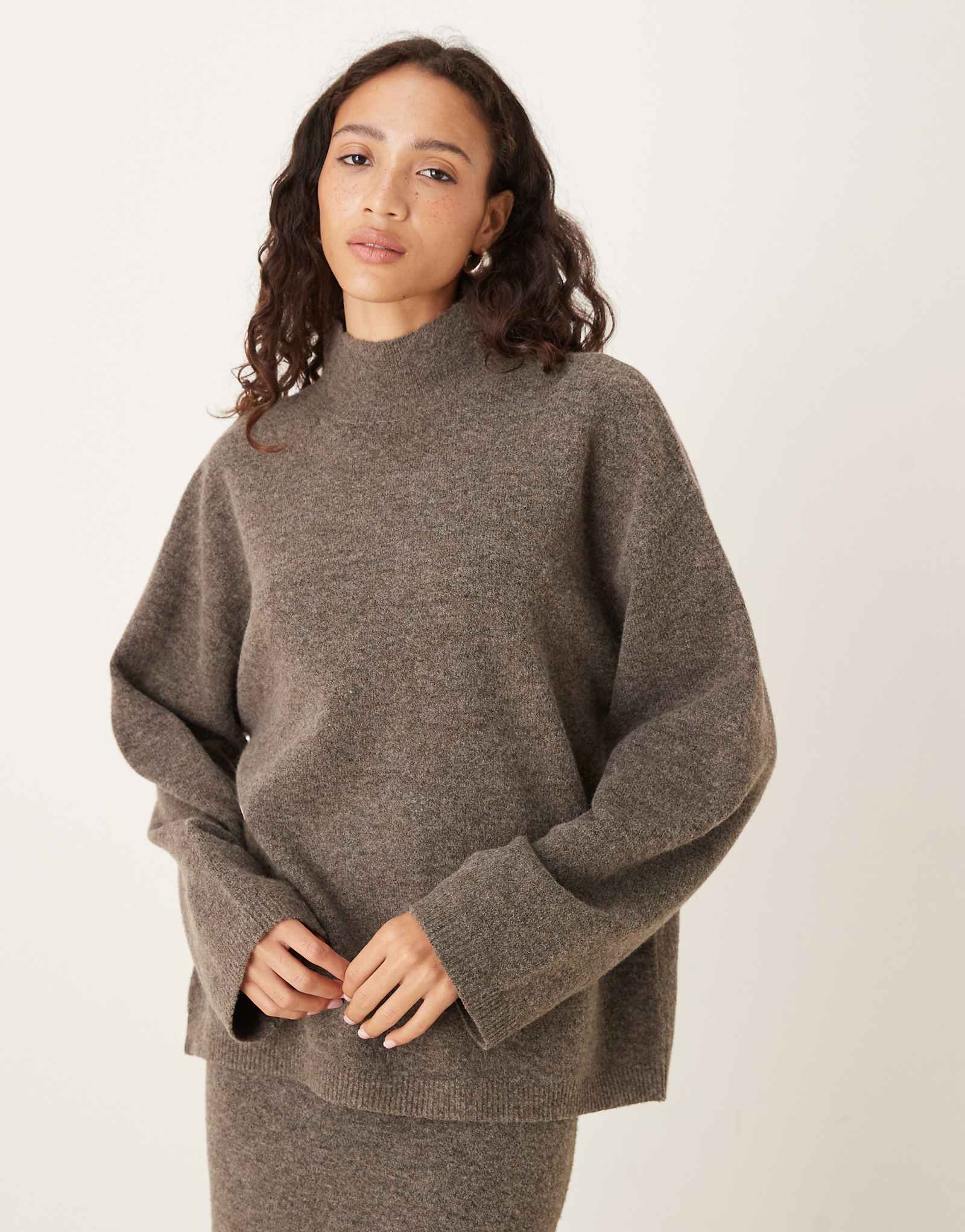 ДИЗАЙНЕРСКИЙ удлиненный свитер ASOS с воронкообразным вырезом в виде гриба 8790₽