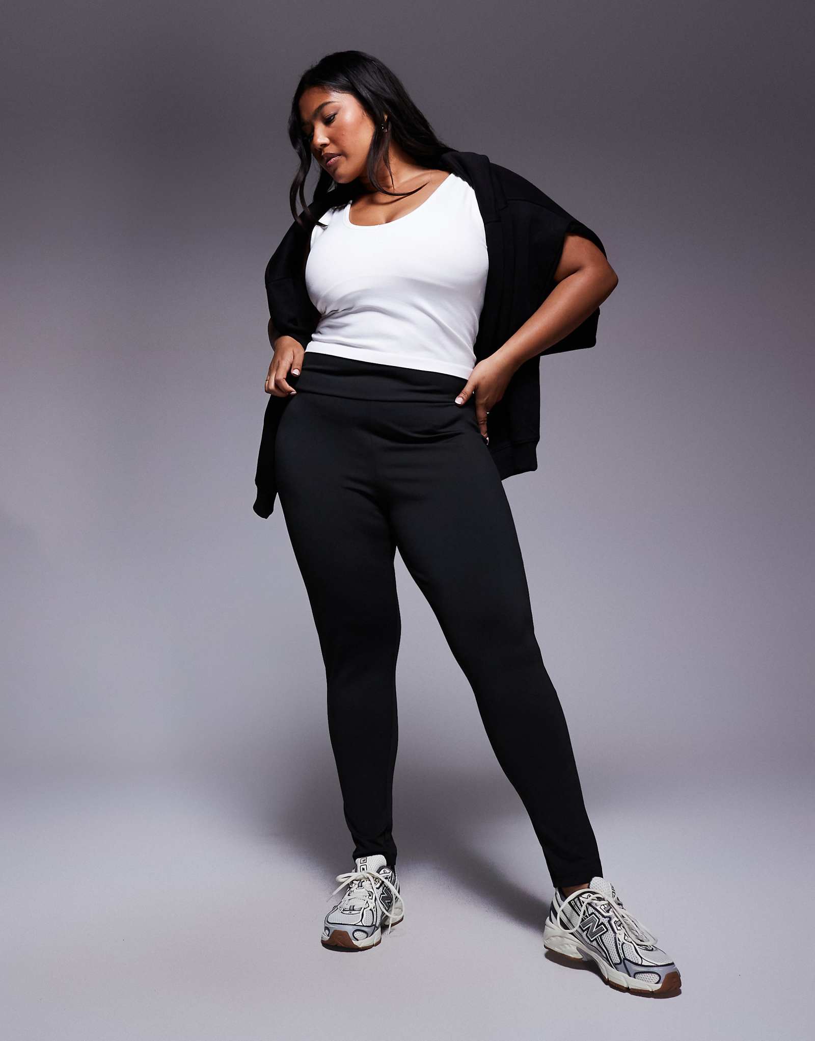 Черные леггинсы ASOS DESIGN Curve со скульптурным глубоким поясом 5690₽