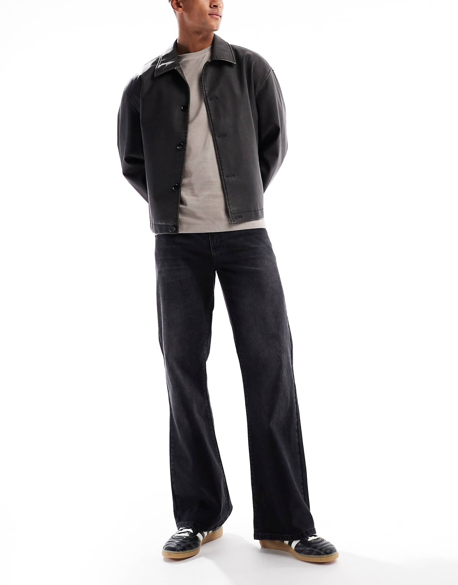 Джинсы-клеш ASOS DESIGN черные 12990₽